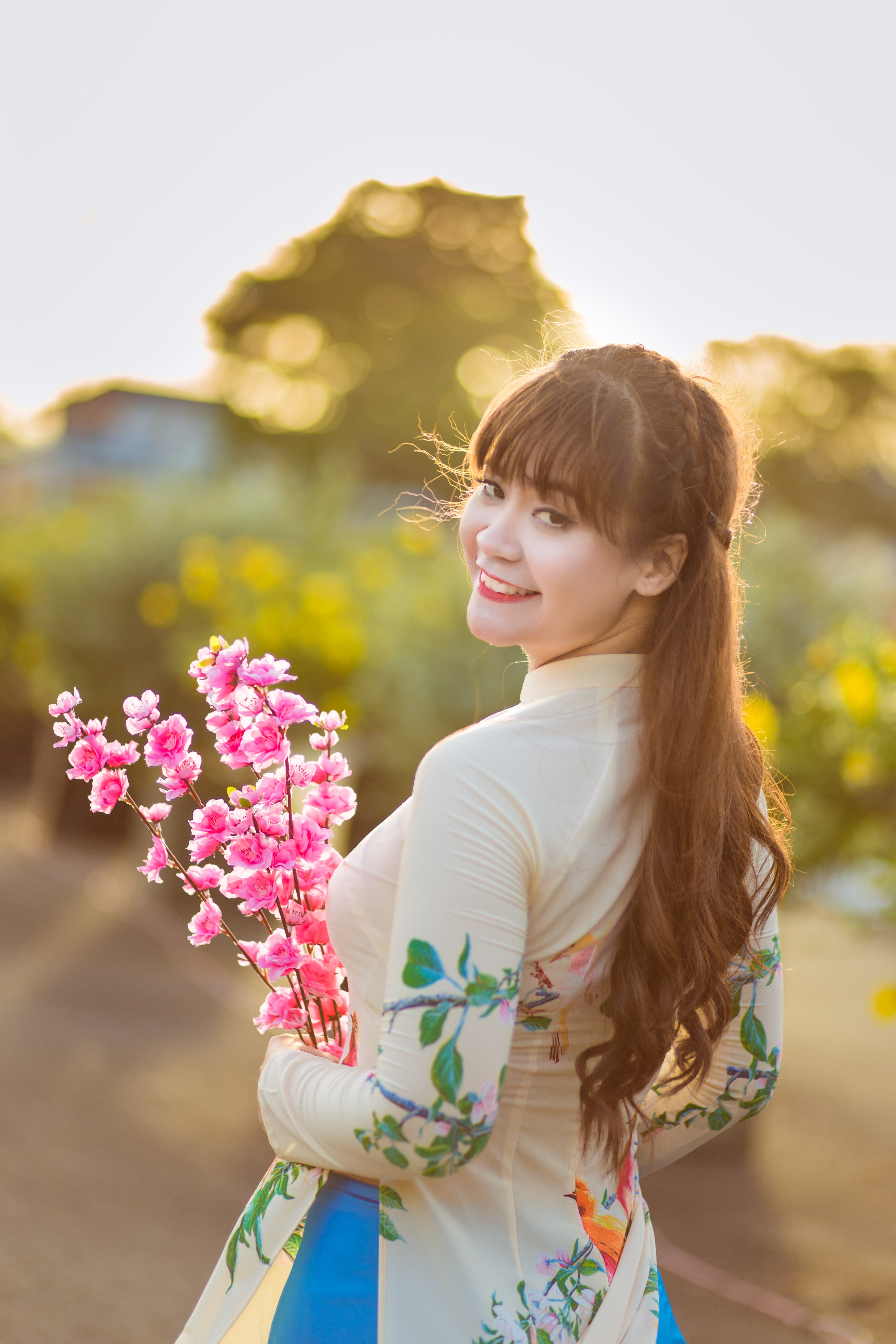 caucasian Ethnicity, woman, adult, lifestyles, people, summer, vietnam, the lunar new year, long coat, beautiful, 5K, three quarter length, females, nature, Phone HD Wallpaper
