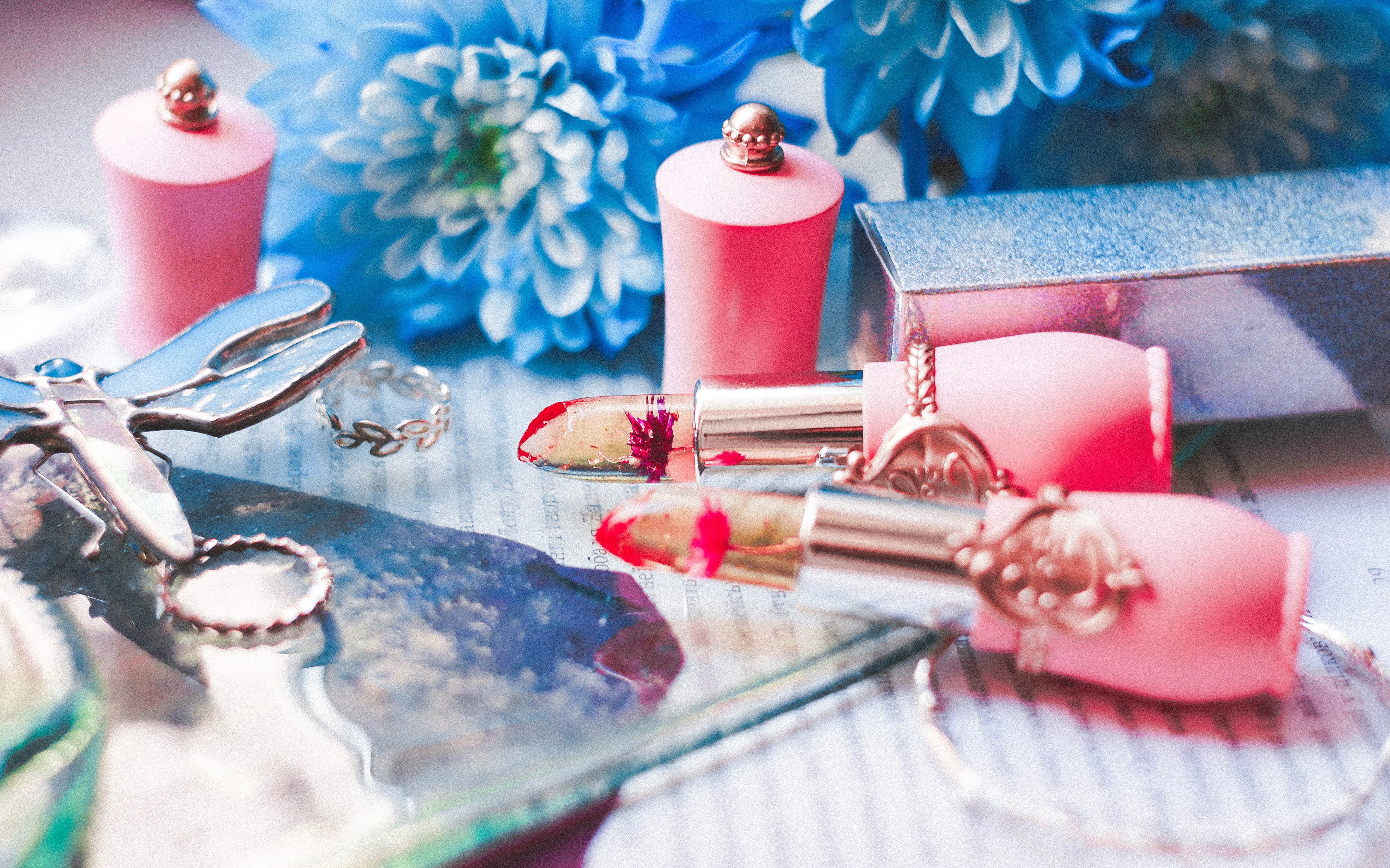 body Care, personal Accessory, table, diary, black, white, blur, backgrounds, spring, close-up, elegance, gift, product, red, no People, earring, accessory, HD Wallpaper