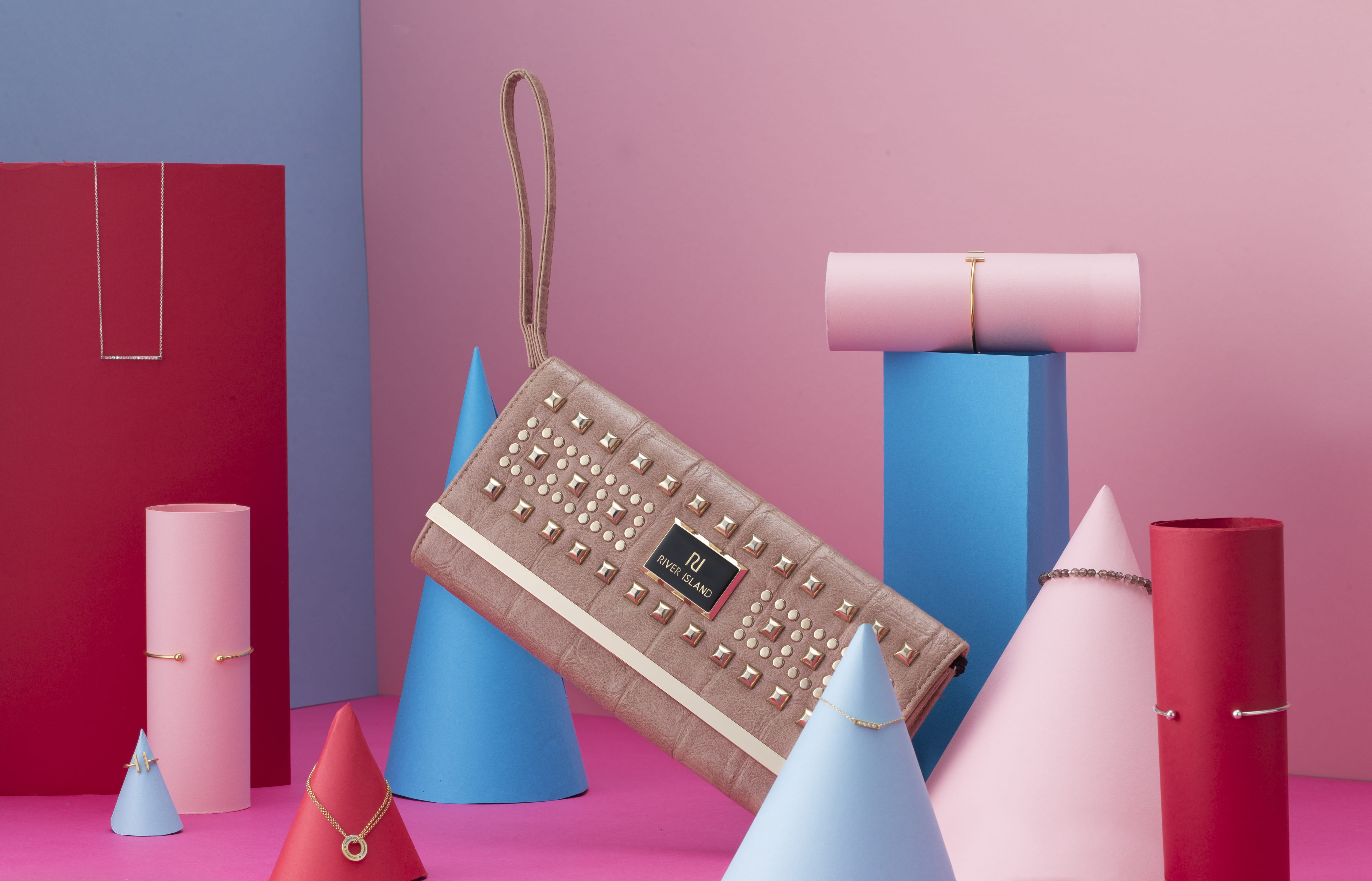 clutch, bijou, paper, pink color, cone, studded, product, wall - building feature, communication, hot, stud, leather, studio, technology, indoors, red, HD Wallpaper
