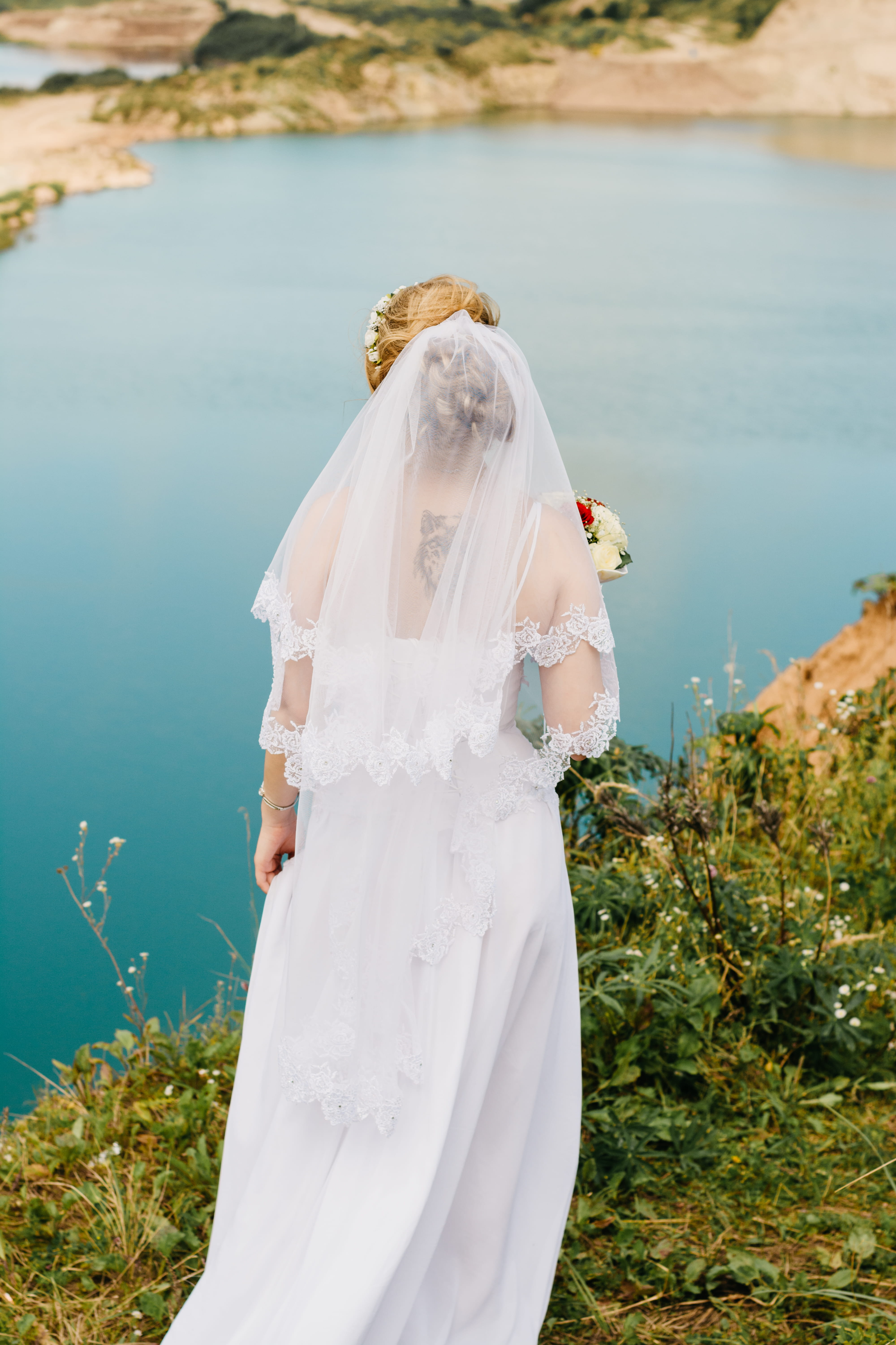 day, wearing, adult, life events, marriage, water, traditional, near, love, white, veil, flowers, ceremony, fashion, plant, dress, bride, cliff, standing, Phone HD Wallpaper