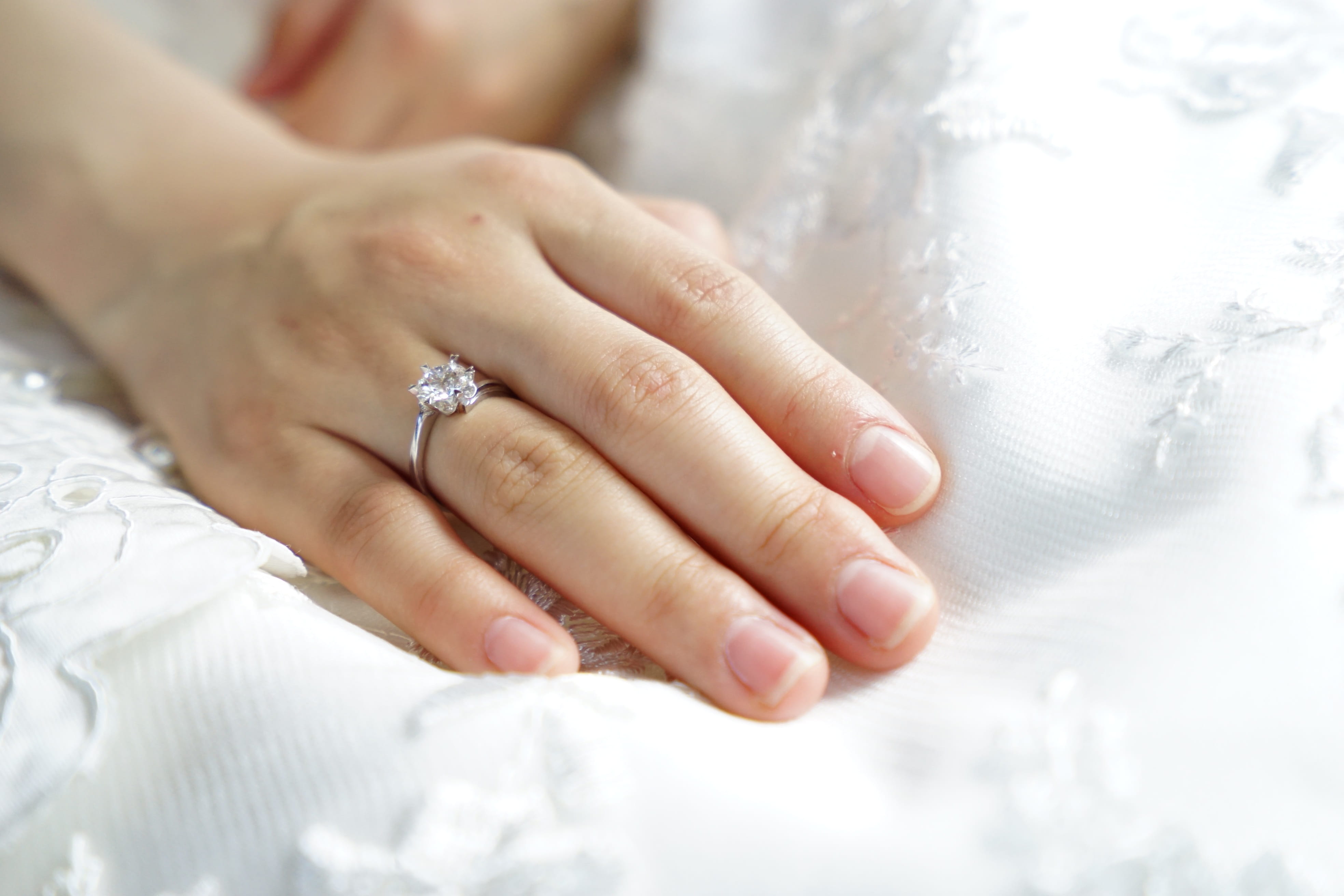 close-up, silver, silver colored, white dress, finger, women, people, 4K, human, hand, celebration, wearing, life events, marriage, colored, solitaire, HD Wallpaper