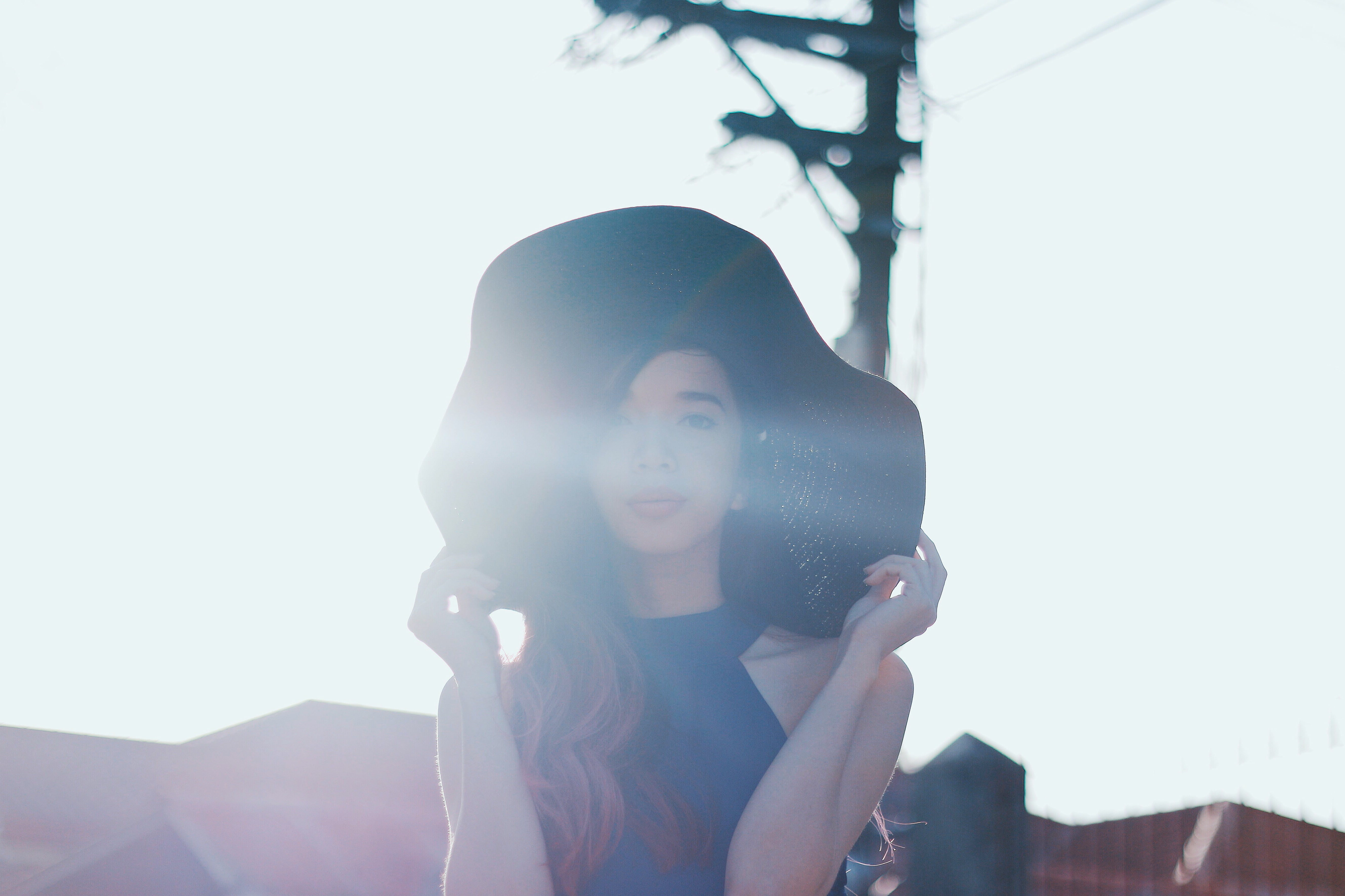 beautiful woman, real people, young women, outdoors, women outdoors women model street style hair photography portrait fashion blogger lens flare sunlight, HD Wallpaper