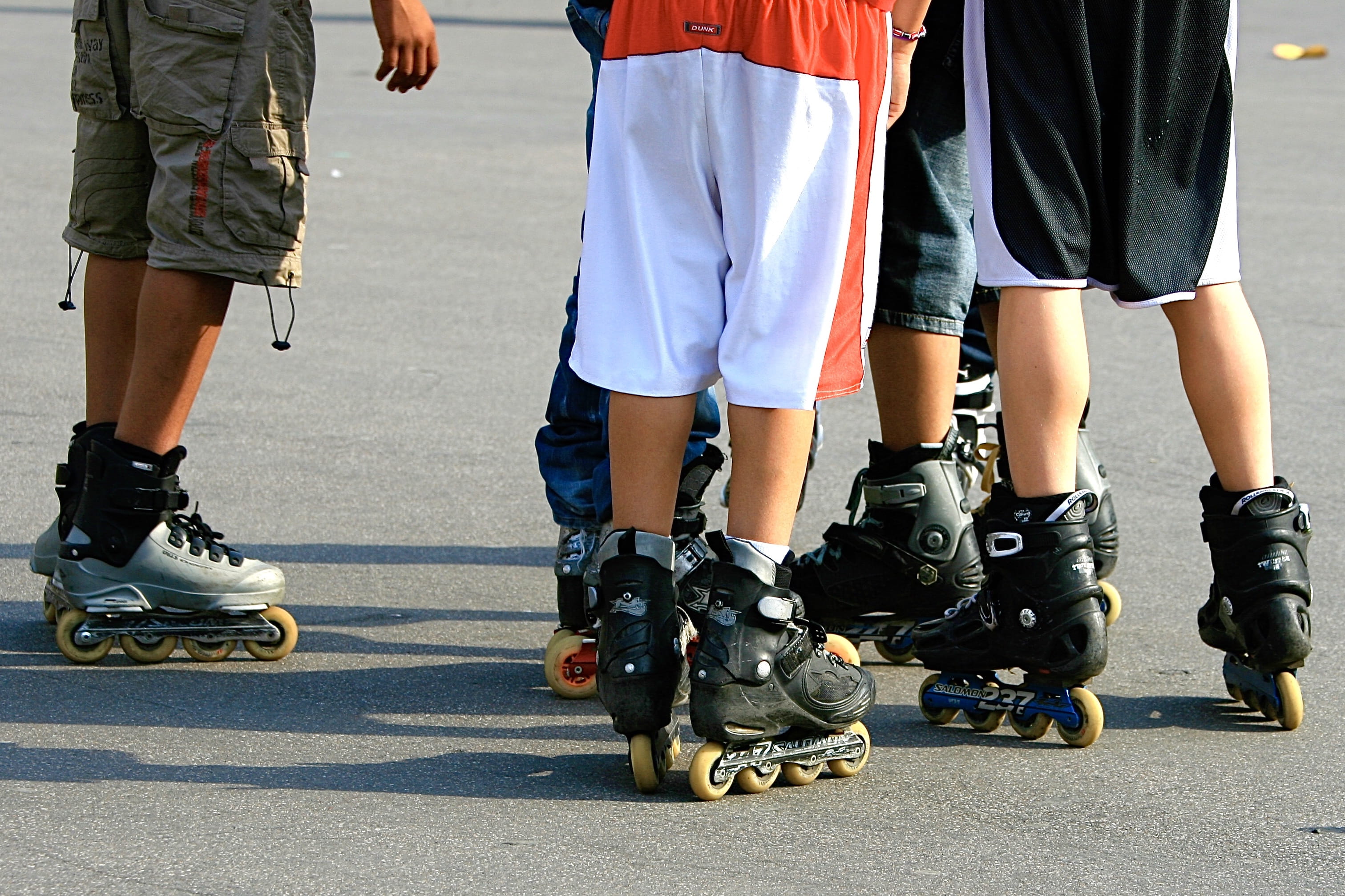 offspring, team, body part, leisure activity, human, clothing, heel, women, human body part, street, people, skating, human limb, men, human leg, shoe, HD Wallpaper