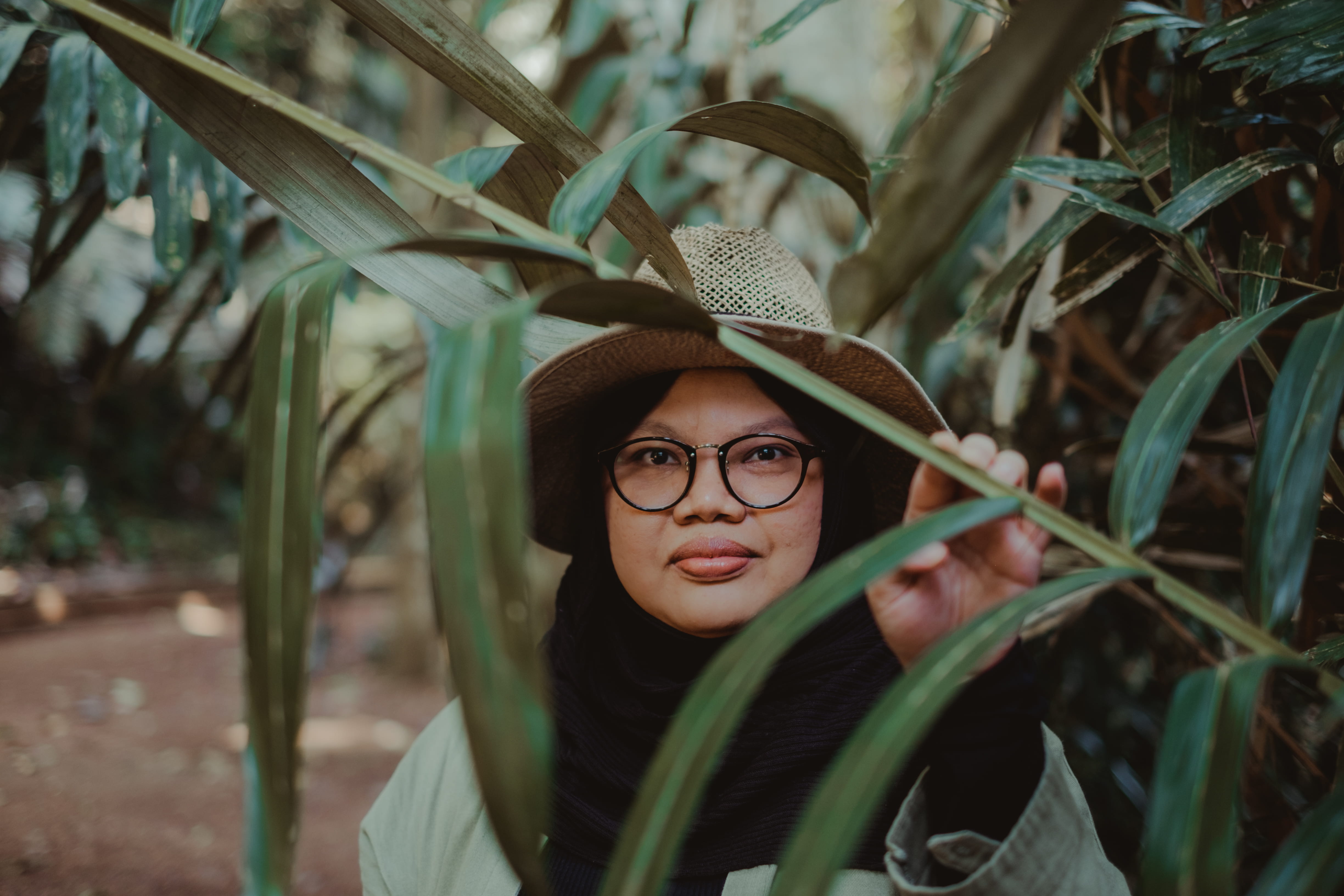 adventure, green color, eyeglasses, selfie, young women, 4K, leaf, plant part, woman, young adult, leafed, female, plant, tree, burqa, real people, outdoors, HD Wallpaper
