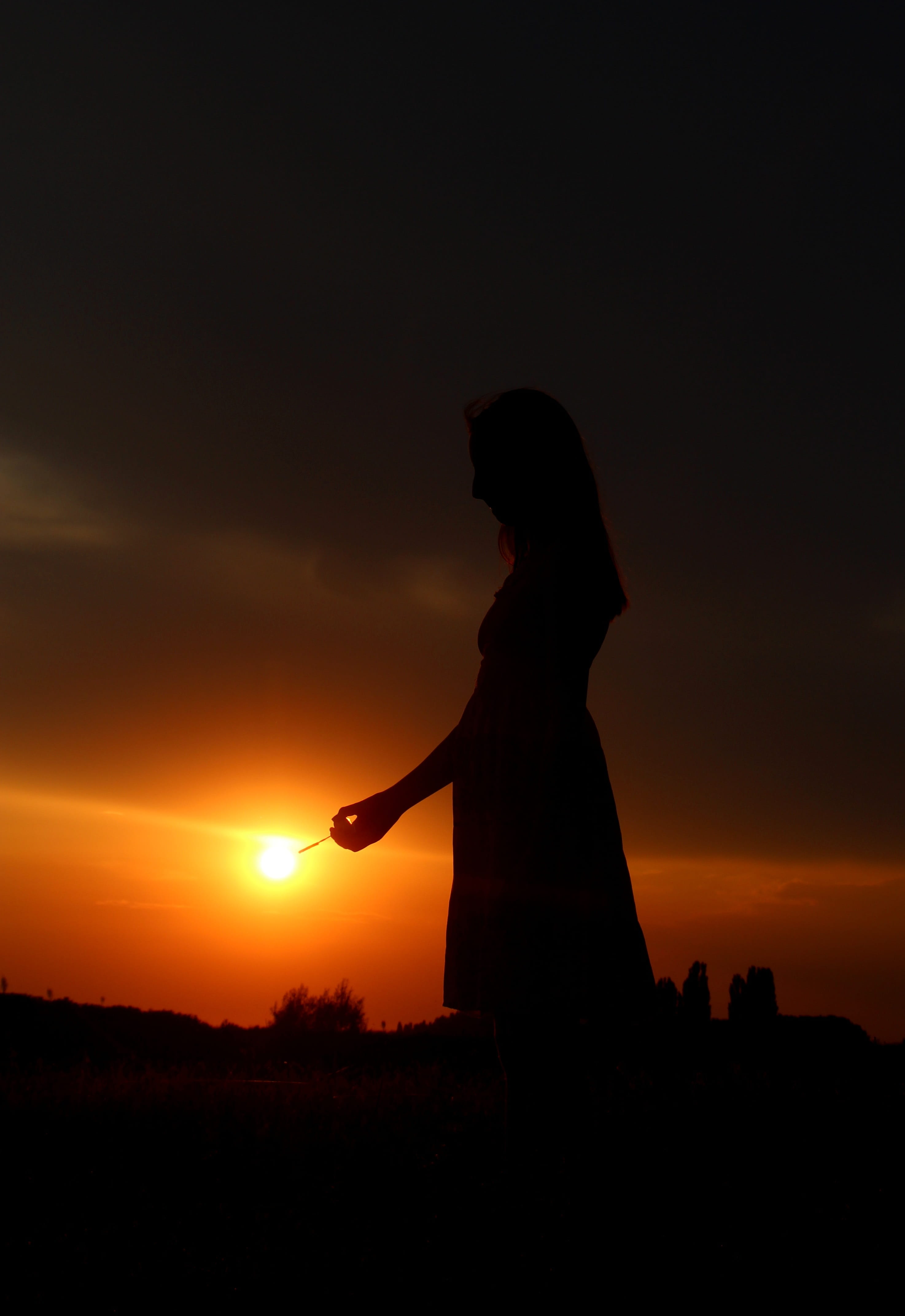 one woman only, real people, Sun, woman, lifestyles, silhouette, Girl, 4K, standing, outdoors, photography, Shadows, adult, lowlight, tranquility, women, Phone HD Wallpaper