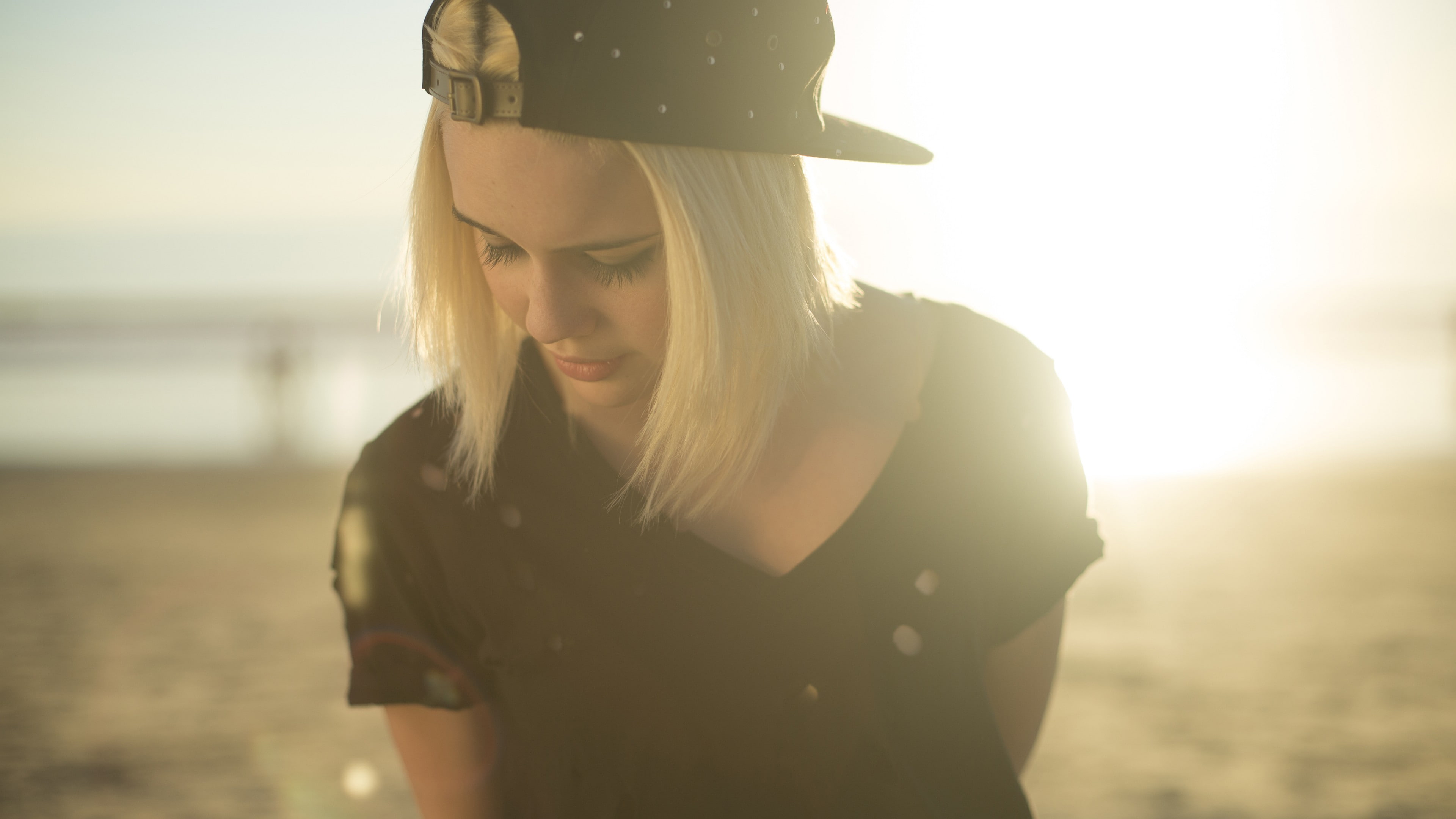 shirt, blonde, Top music artist and bands, cap, Bea Miller, singer, snapback, woman, 4K, black, v, neck, HD Wallpaper