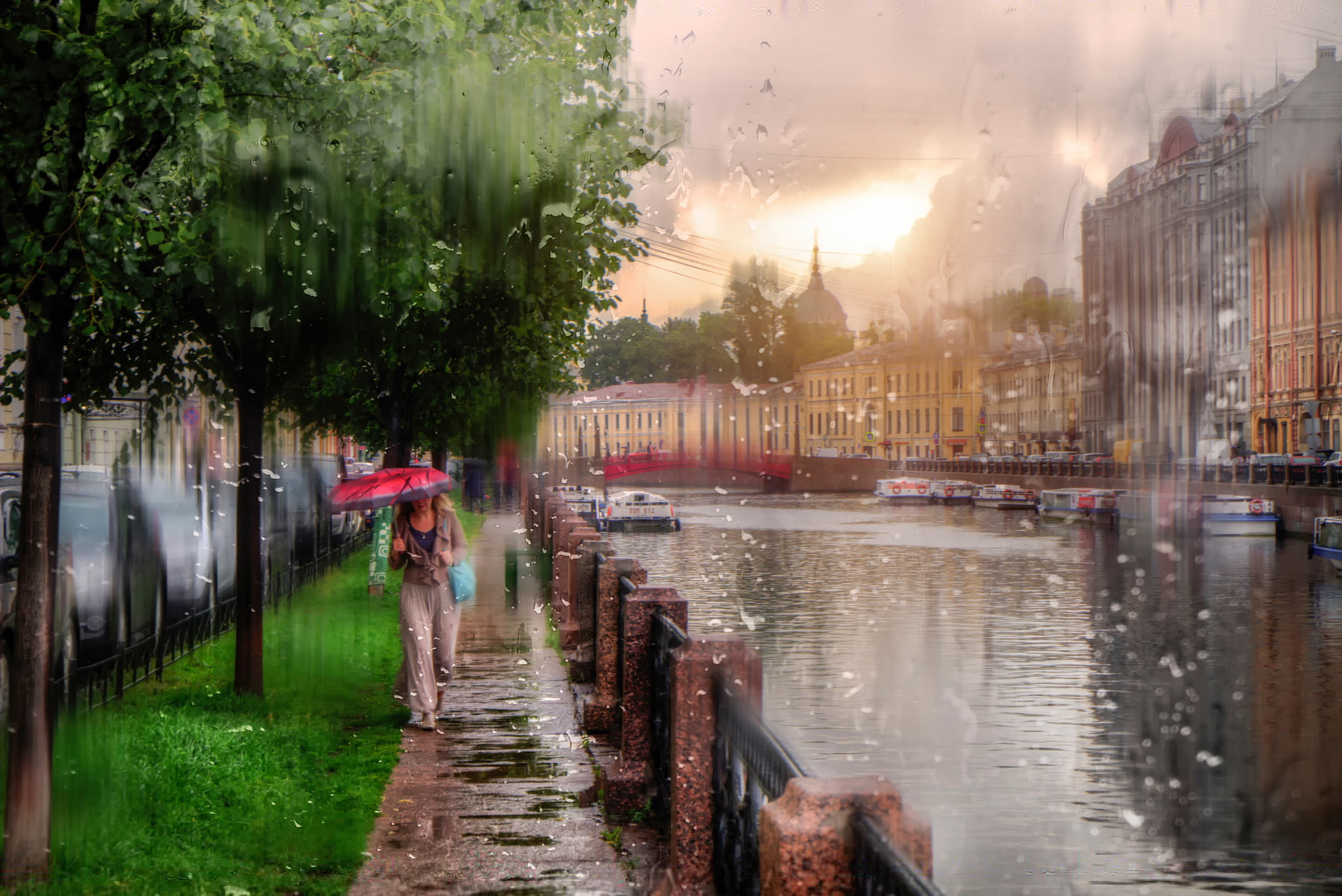 drops, street, urban Scene, red, old, rainy season, water, history, cultures, tourism, plant, nature, famous Place, city, architecture, walking, people, HD Wallpaper