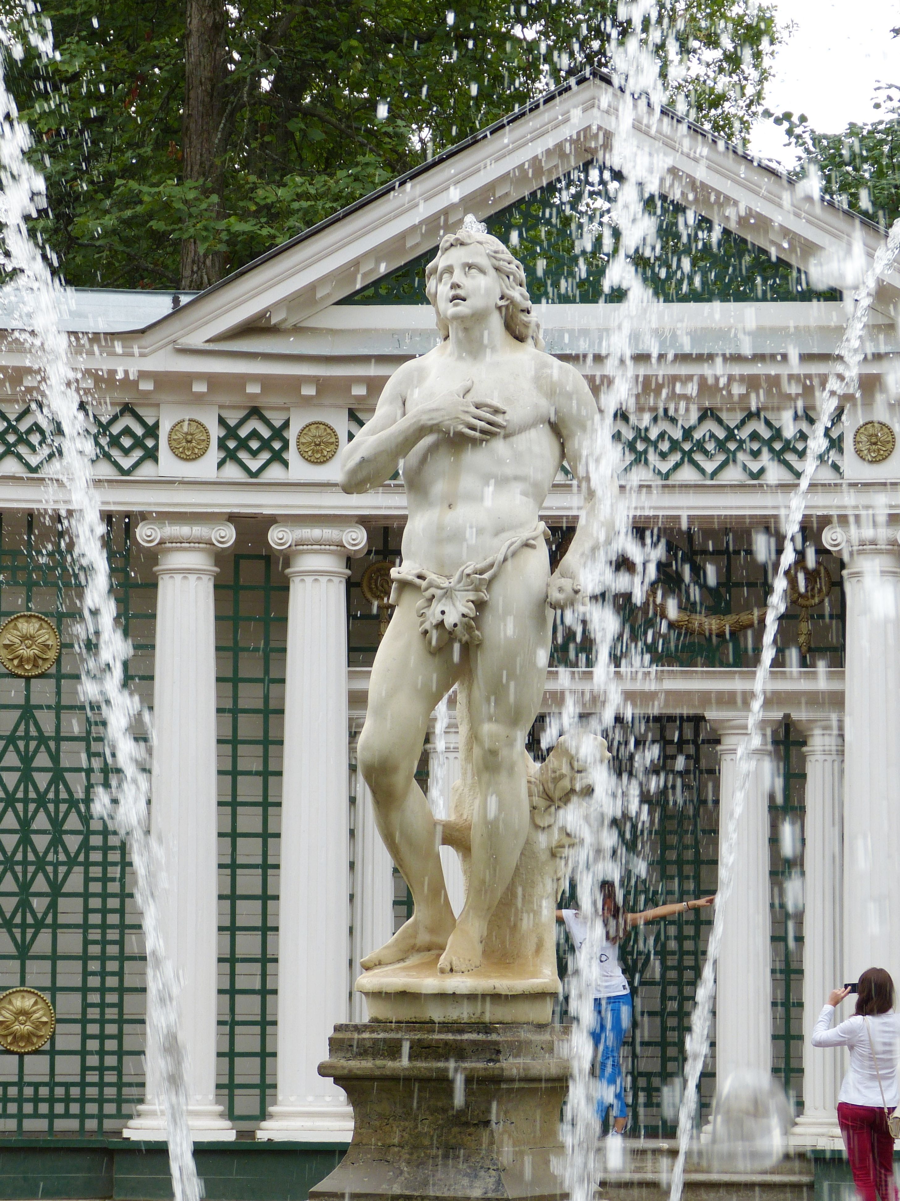 sculpture, river cruise, building exterior, garden, d, built structure, palace, incidental people, water, body, peterhof, nature, places of interest, st petersburg, Phone HD Wallpaper