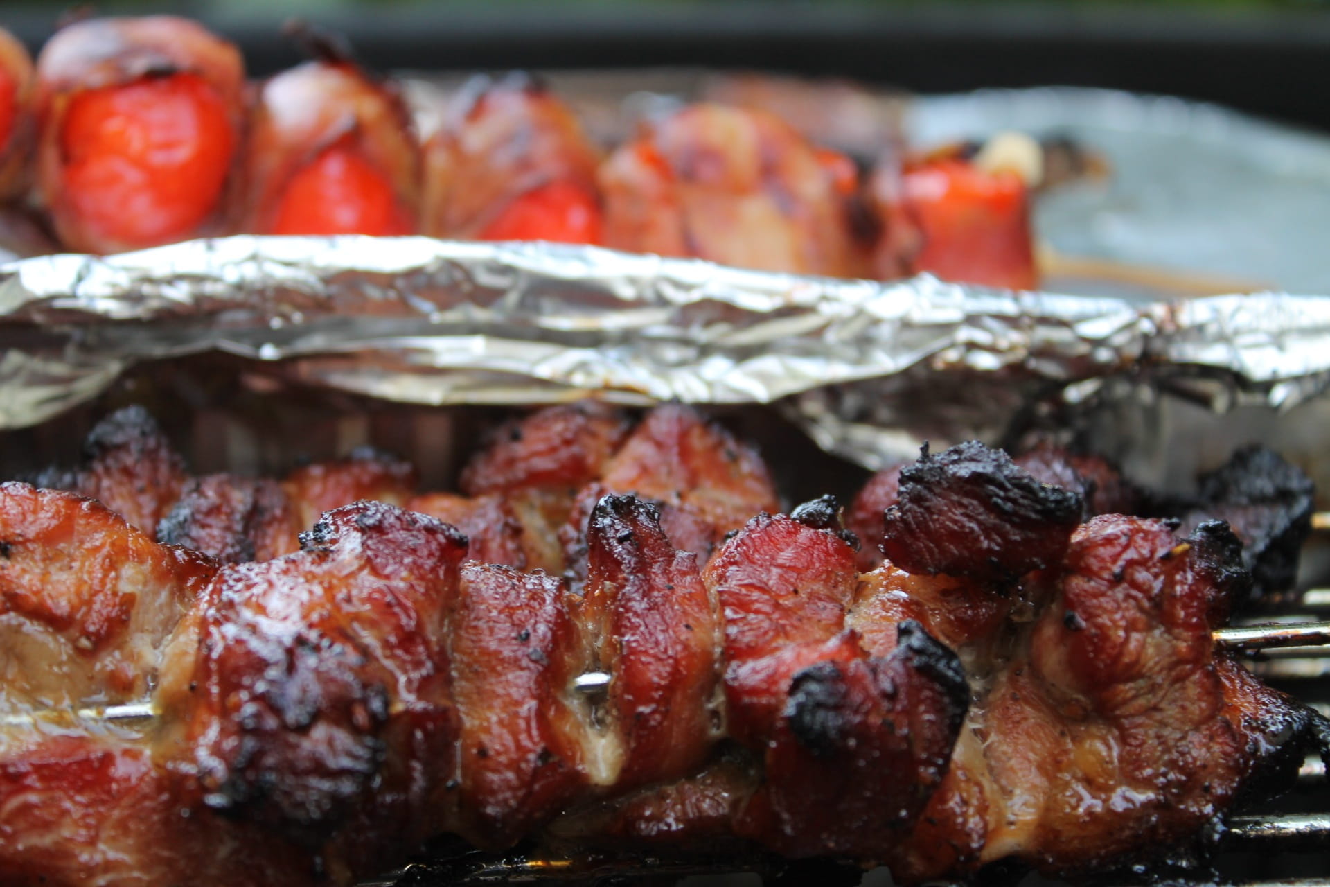 grilling, day, preparation, preparing food, pork, barbequeofen, tomatoes, no people, temptation, selective focus, 1080P, grill, grilled, still life, dinner, HD Wallpaper
