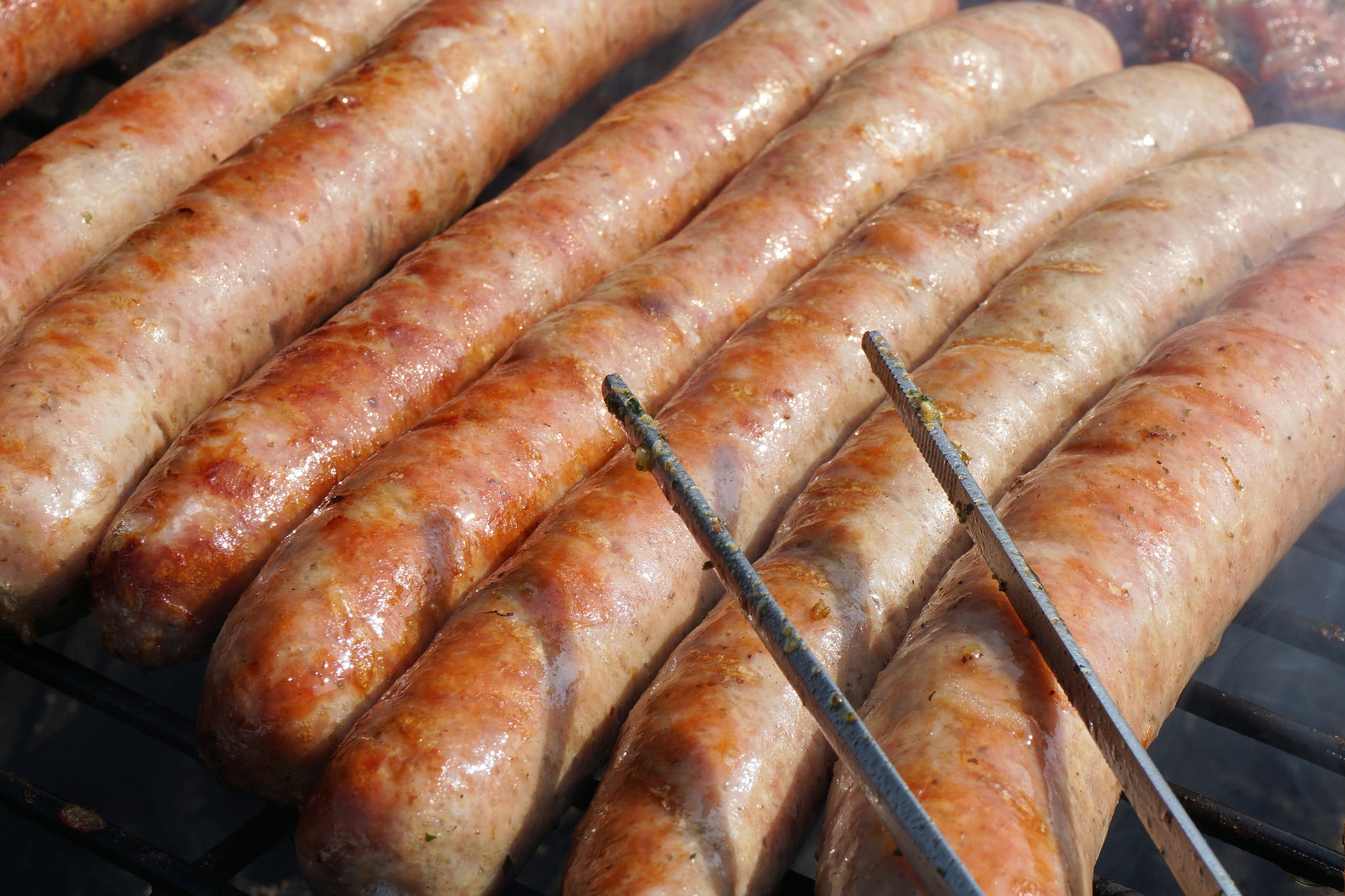 still life, grill party, grill sausage, grilled meats, large group of objects, stainless, embers, in a row, grilling, smoke, preparing food, grill, barbeque, HD Wallpaper
