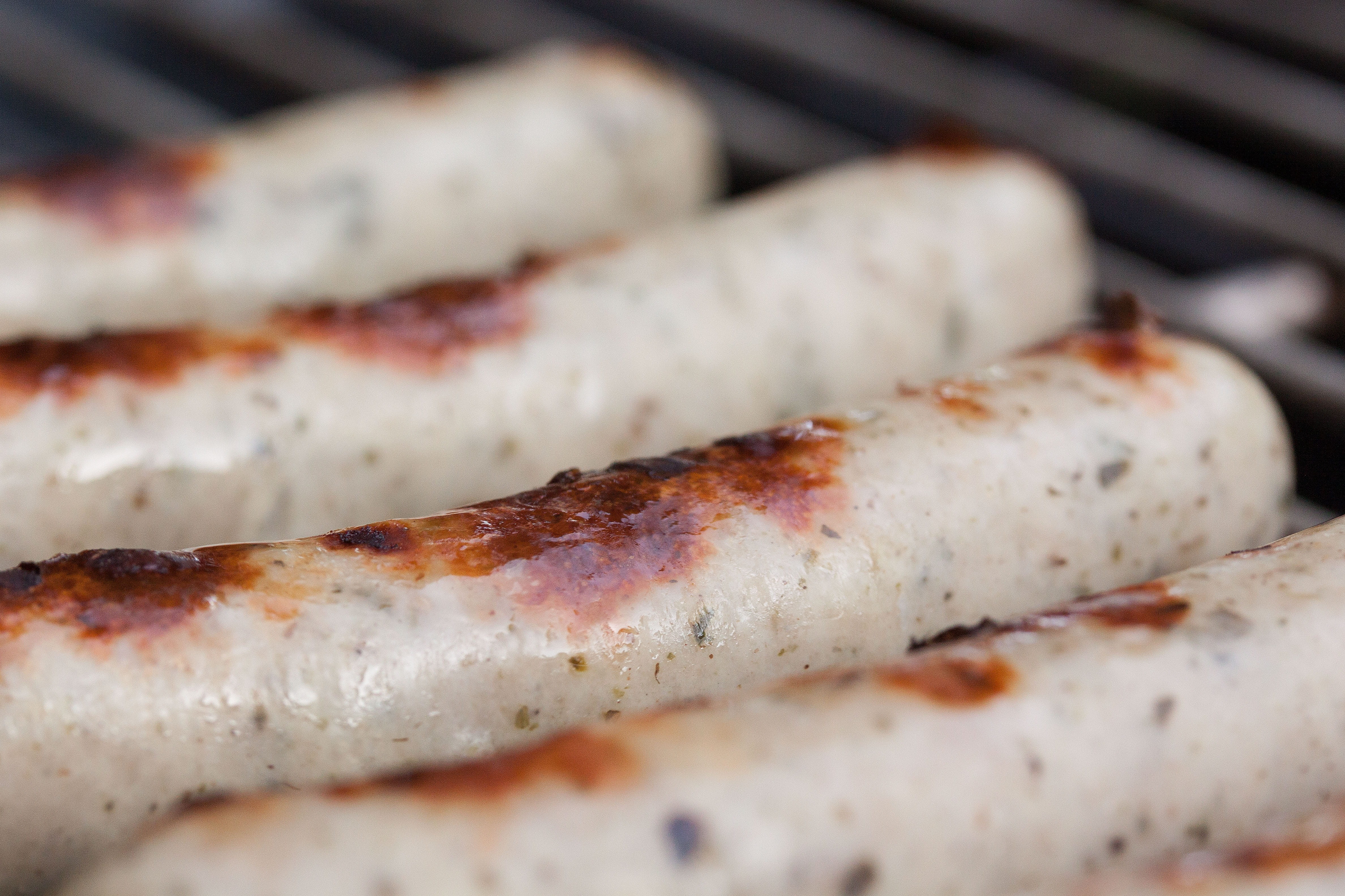 unhealthy eating, 4K, barbecue, meal, no people, freshness, preparation, selective focus, indoors, heat, dairy product, pizza, meat, stainless, sausages, HD Wallpaper