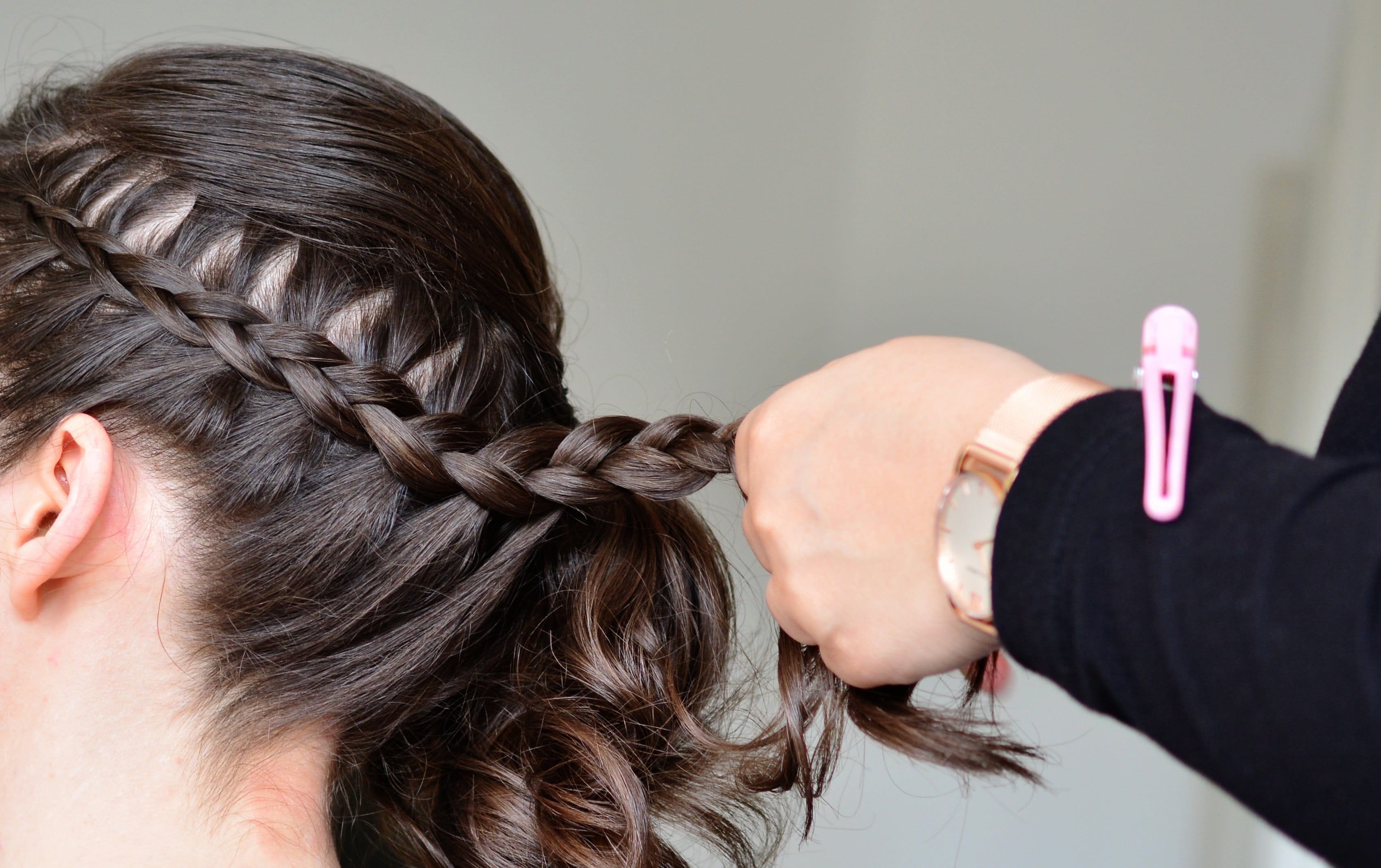 weave, close-up, body part, hairstyle, rear view, hair, indoors, women, human body part, plait, comb, hairstyles, brown hair, barber beauty shop, hand, HD Wallpaper