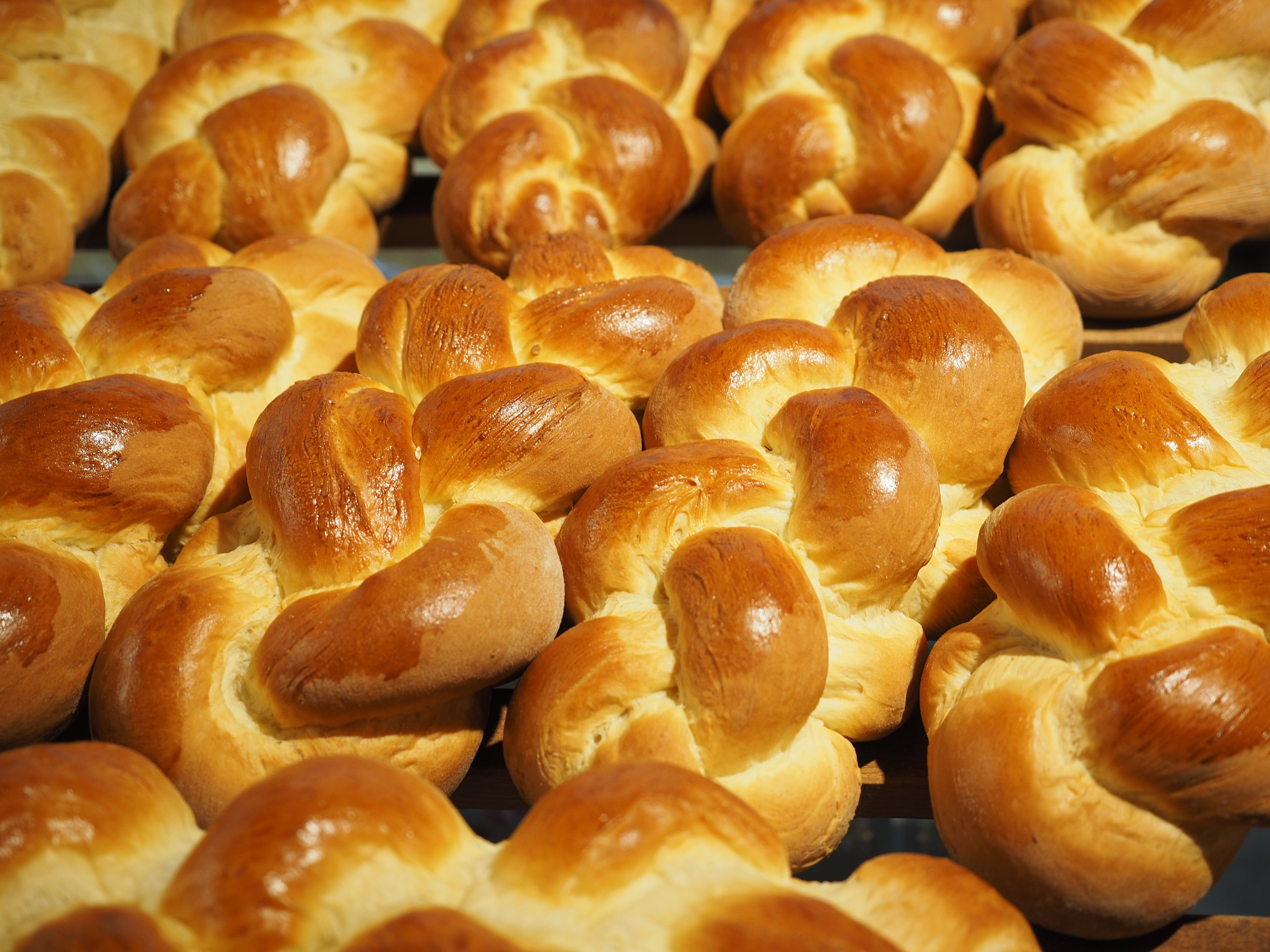 easter braid, 4K, temptation, abundance, no people, food, breakfast, striezel, croissant, full frame, butterzopf, woven, dessert, wellbeing, dough, freshness, HD Wallpaper