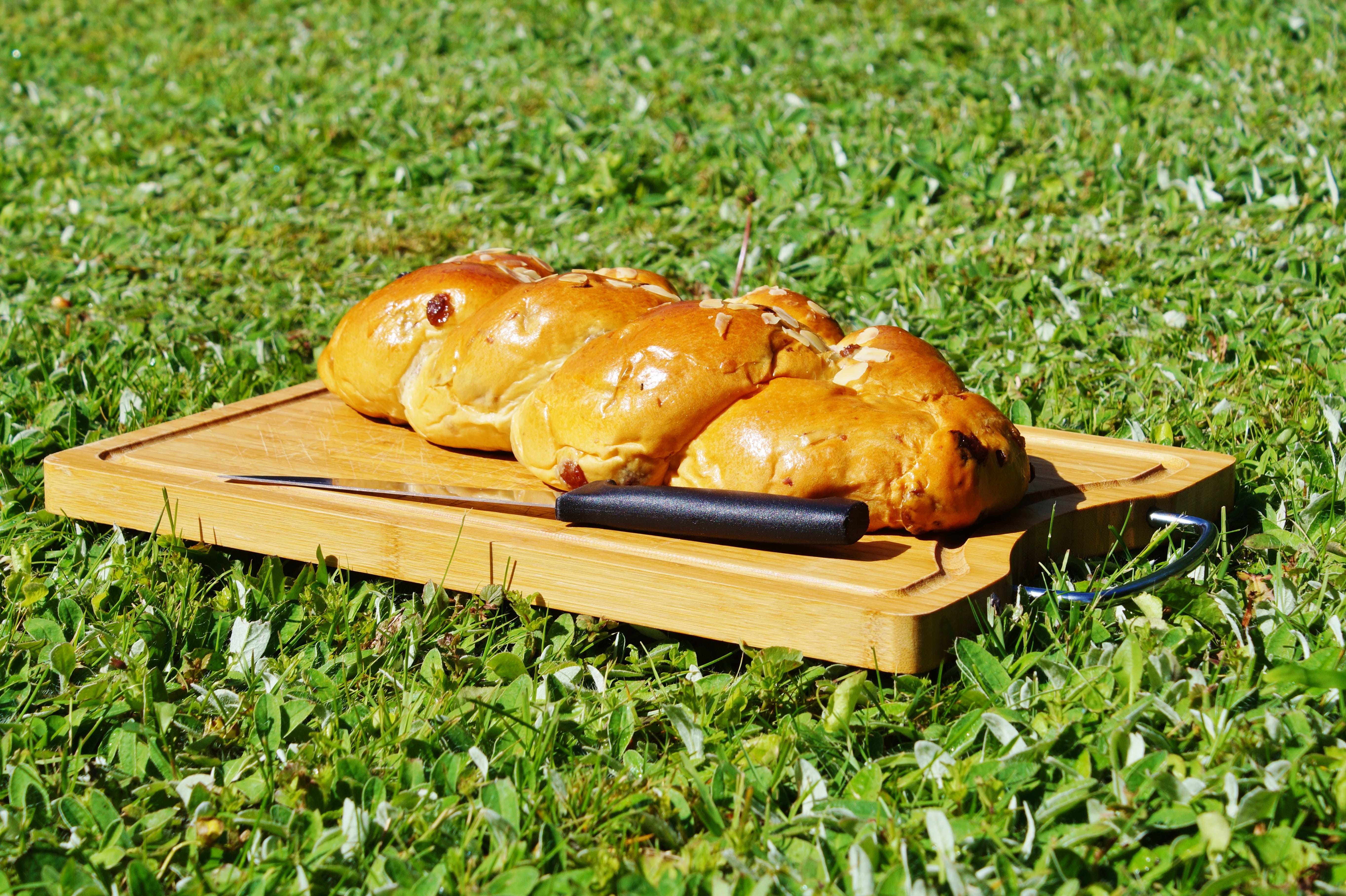 cake, delicious, food and drink, field, no people, close-up, easter braid, woven, dough, plant, grass, healthy eating, butterzopf, striezel, plait, day, HD Wallpaper