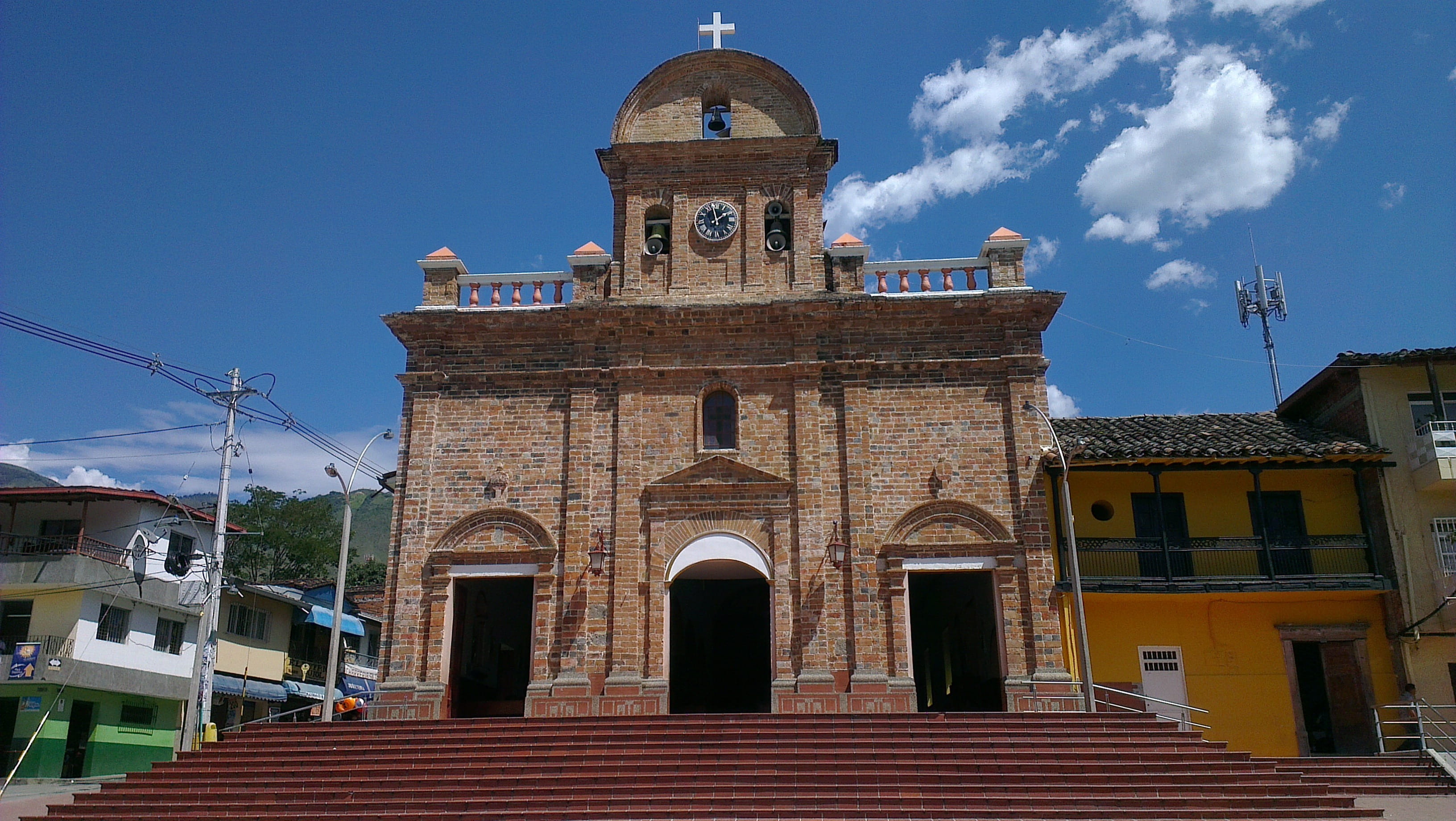 day, building exterior, Antioquia, of, the, clock, built structure, arch, travel destinations, facade, blue, sky, Colombia, steps, our, cloud - sky, entrance, HD Wallpaper