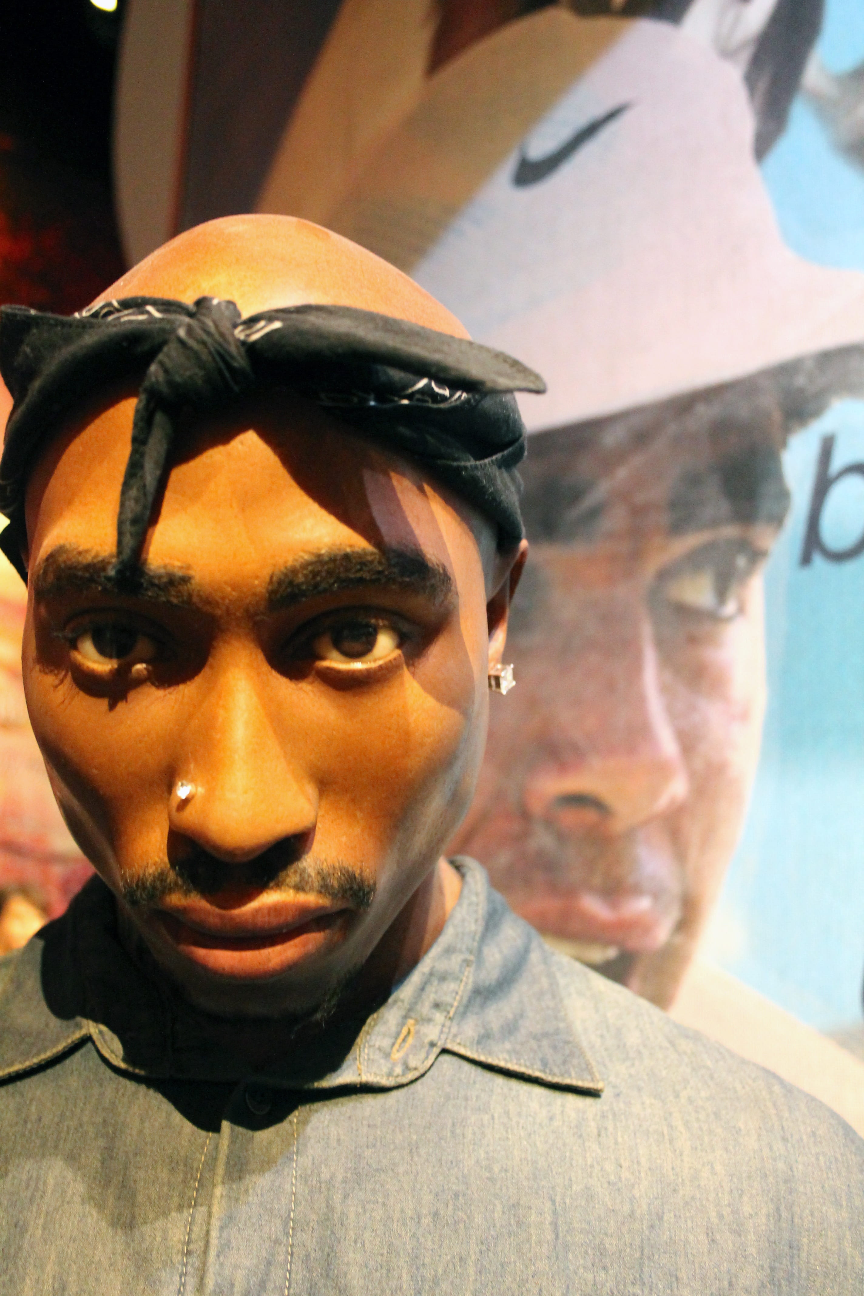 mannequin, 2pac, glasses, rap, close-up, creativity, art and craft, music, madame tussauds, portrait, men, real people, 4K, leisure activity, sunglasses, Phone HD Wallpaper
