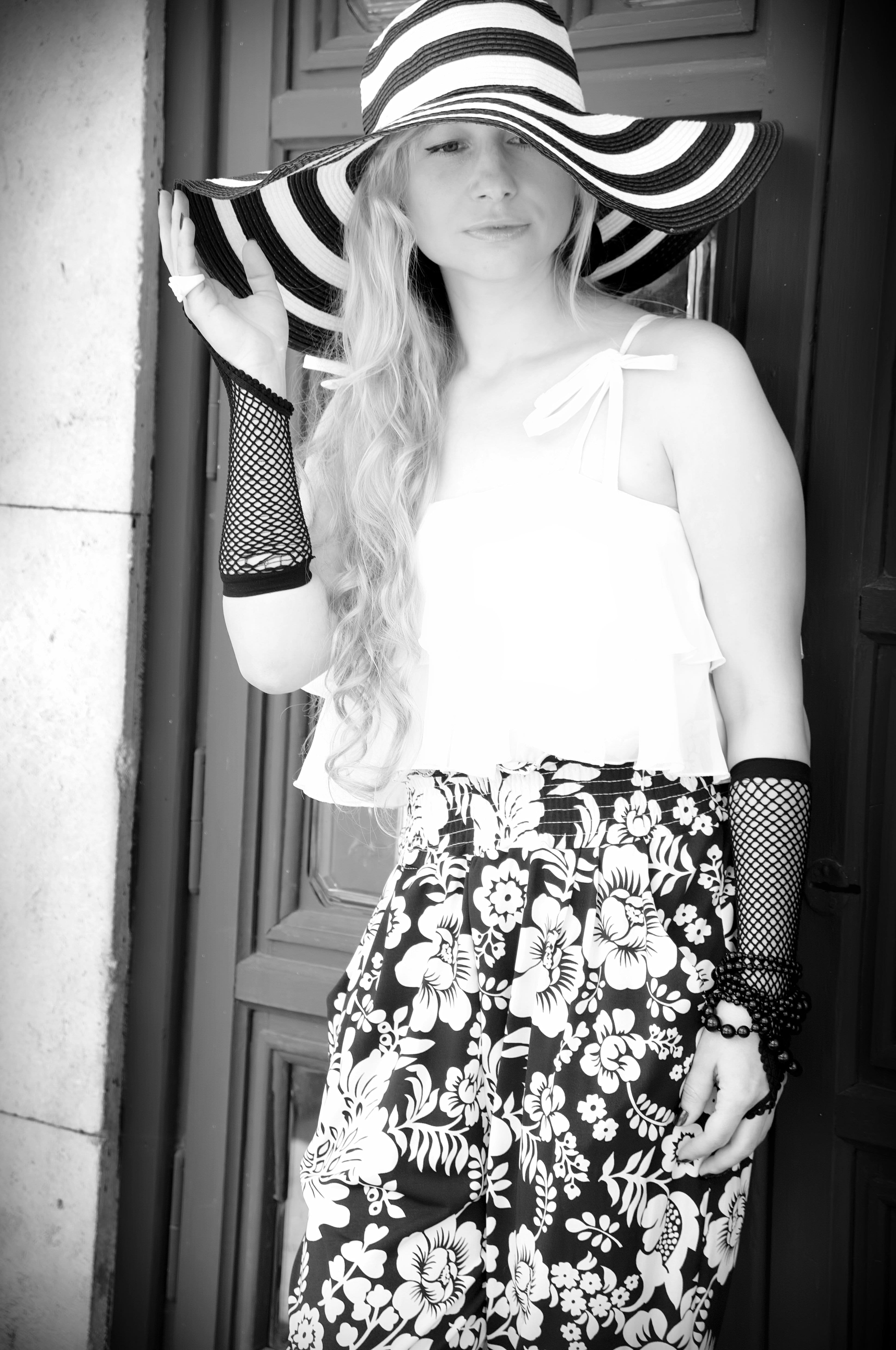 gloves, hat, leisure activity, girl, looking at camera, day, bw, woman, nature, business, summer, fashion, wide-brimmed hat, jumpsuit, casual clothing, Phone HD Wallpaper