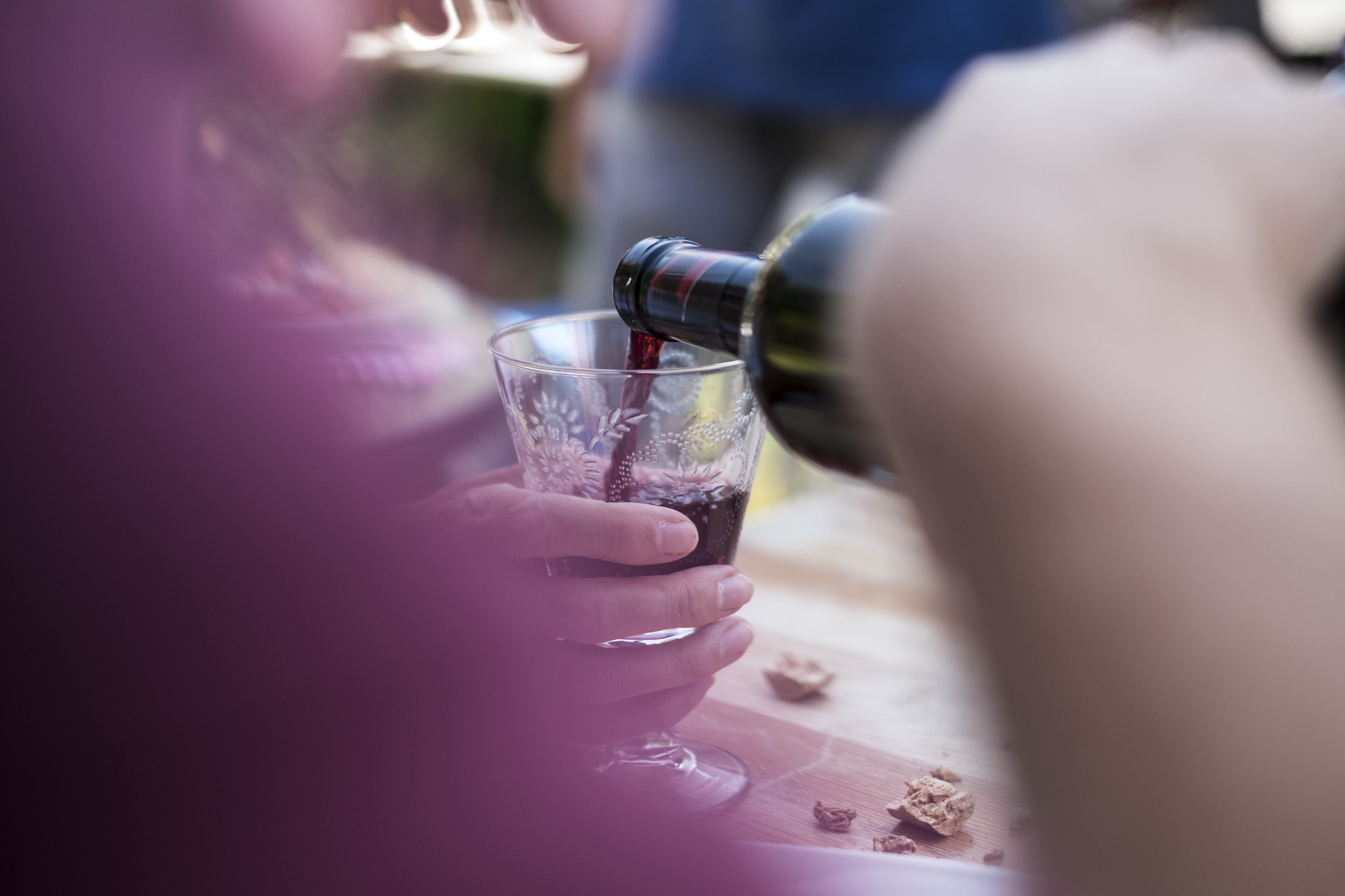 summer, celebration, hands, selective focus, wine, household equipment, glass, human hand, finger, refreshment, vino, holding, bothel, freshness, drinking glass, HD Wallpaper