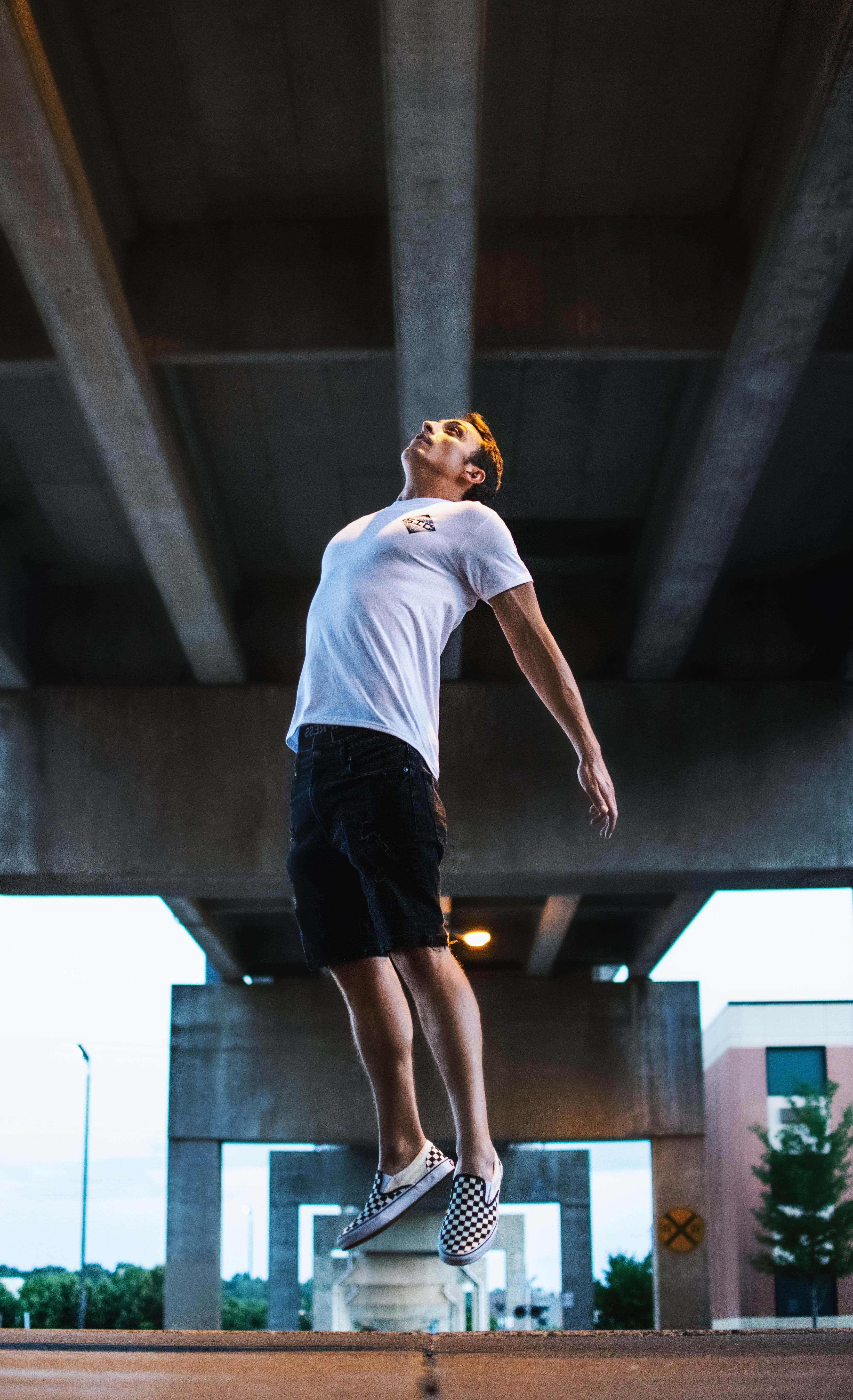 jumping, mid-air, road, magic, sport, city, women, casual clothing, full length, adult, levitate, middle, 5K, shoe, real people, united states, man, des moines, Phone HD Wallpaper