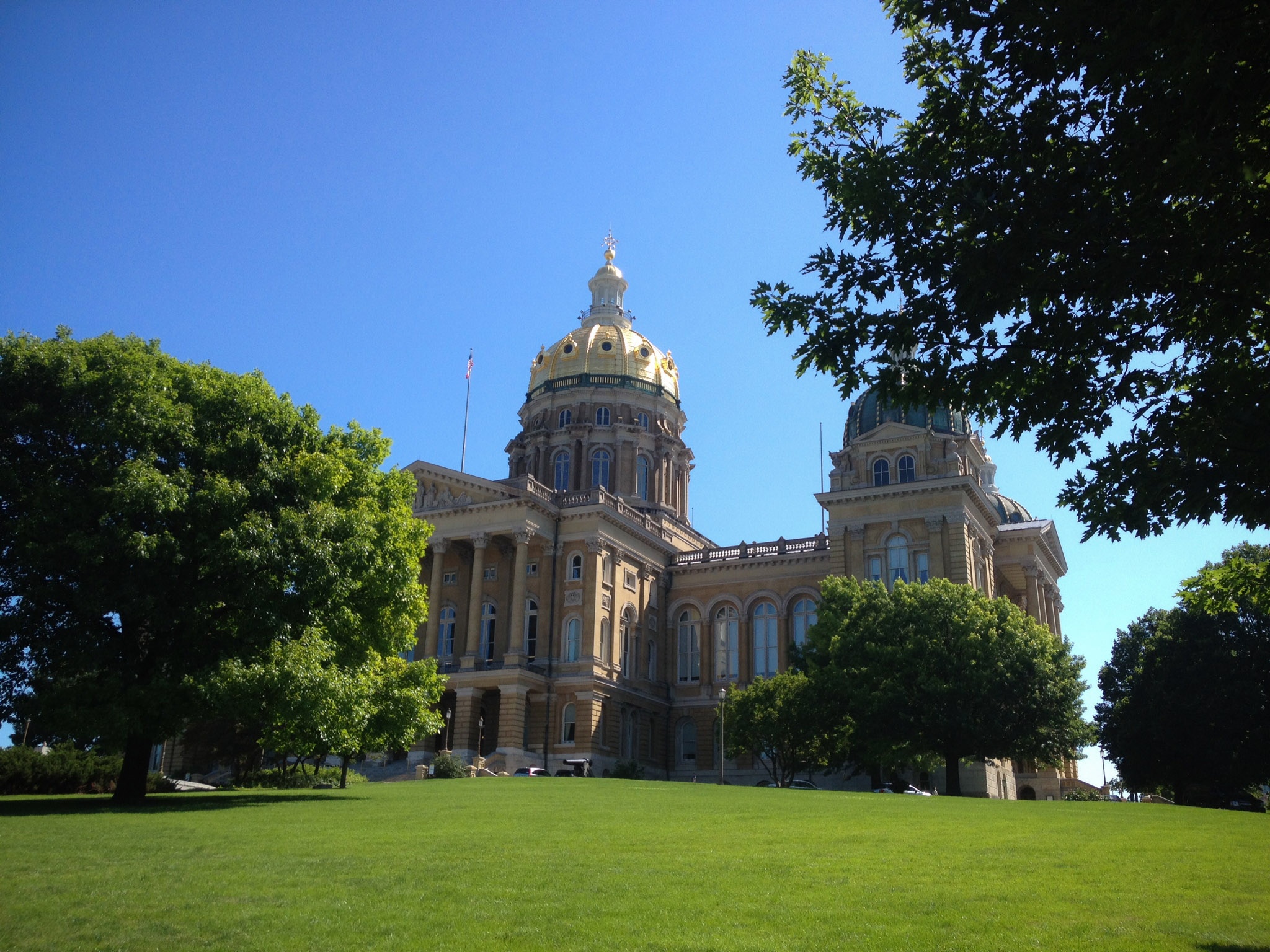 nature, outdoors, grass, des moines, travel, gold, dome, architecture, religion, downtown, exterior, day, tourism, sky, state, learning, education, no people, HD Wallpaper