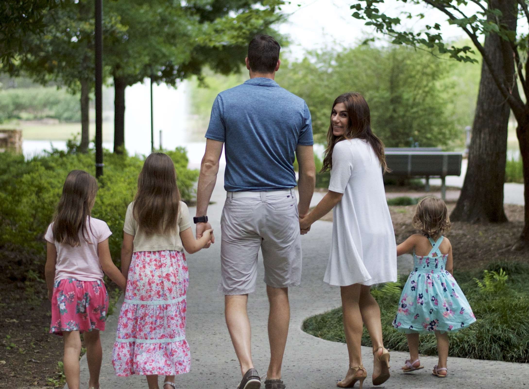 offspring, outdoors, females, casual clothing, family, 1080P, holding hands, blurr, hugging, love, parent, mom, rear view, nikon, walking, standing, photo shoot, HD Wallpaper