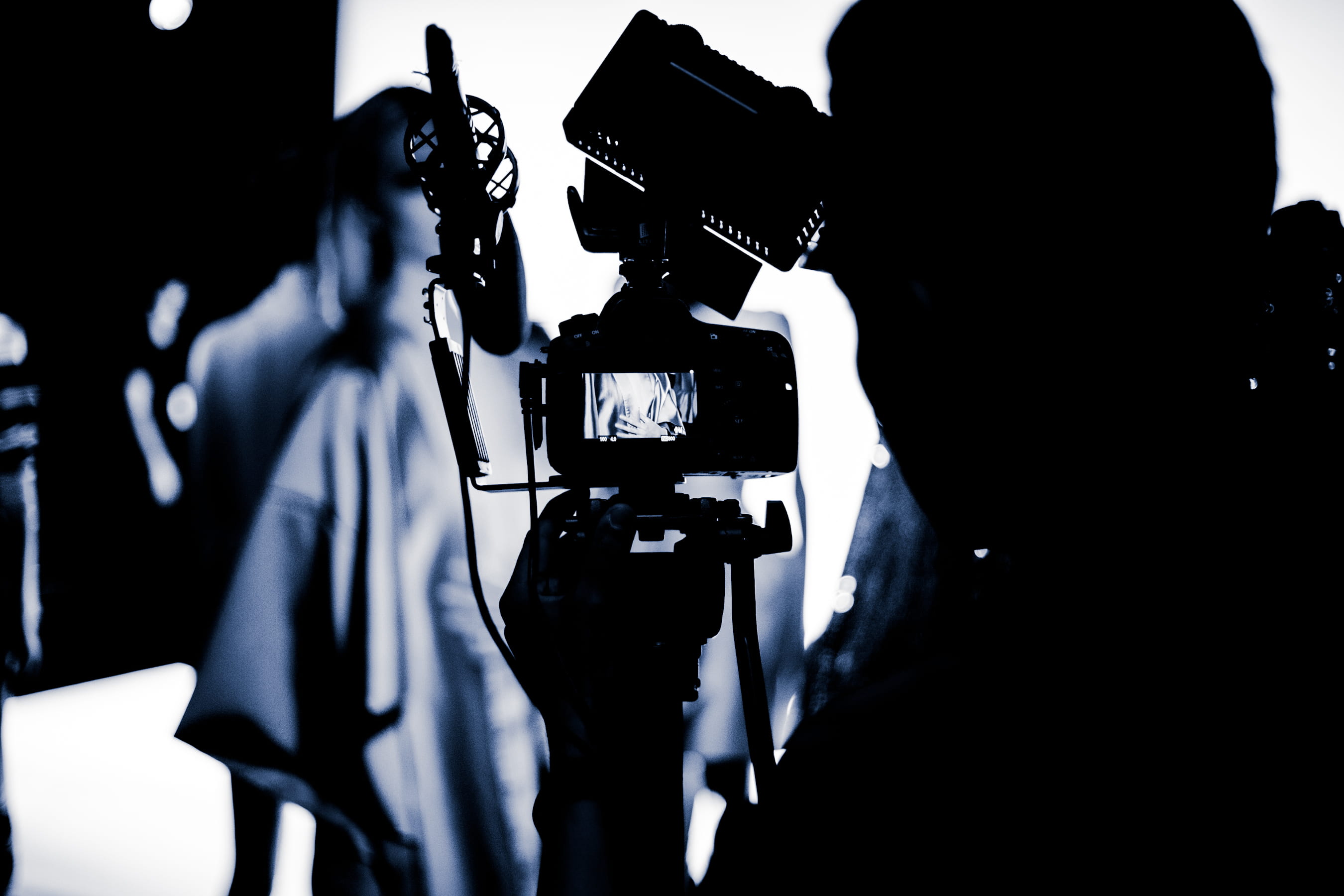 standing, len, model, men, camera - photographic equipment, digital camera, camera operator, film industry, people, photography themes, silhouette, indoors, HD Wallpaper