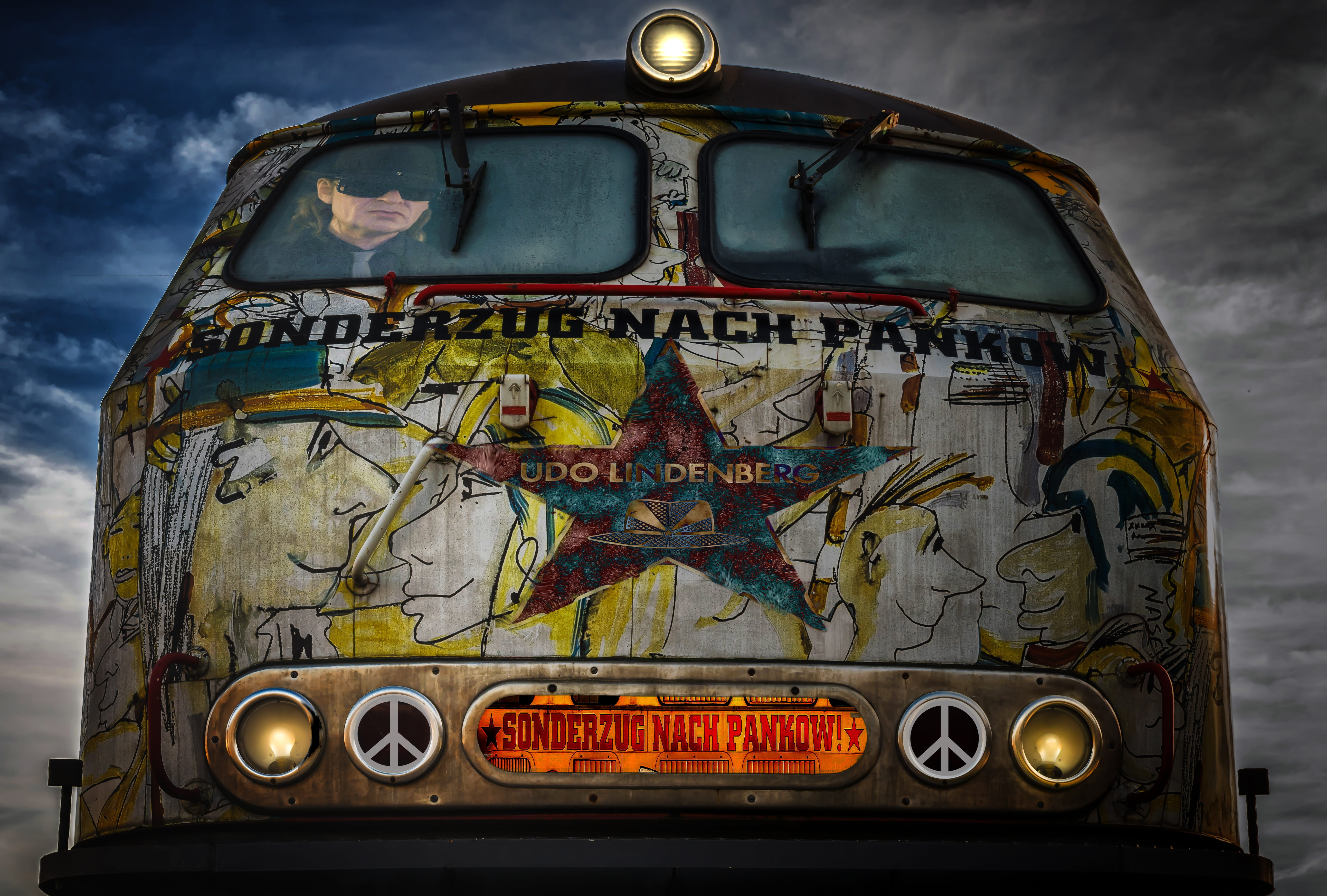 western script, outdoors, obsolete, nostalgia, railcar, berlin, mode of transportation, transportation, male likeness, multi colored, shut down, Broken, HD Wallpaper