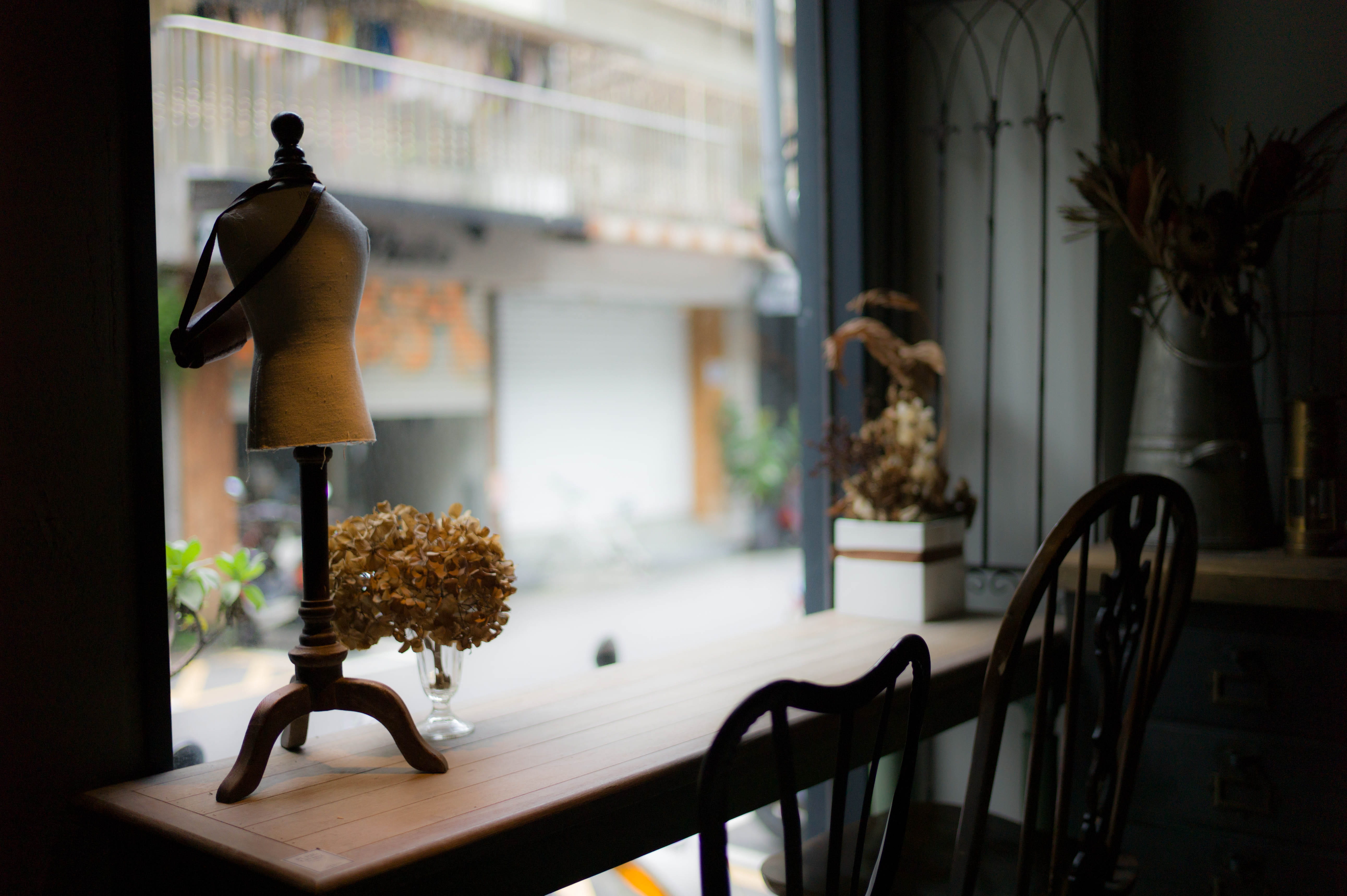 two, table, decoration, no people, day, miniature dress form, glass - material, built structure, shop window, rack, jewelry, vase, window, brown, nature, HD Wallpaper