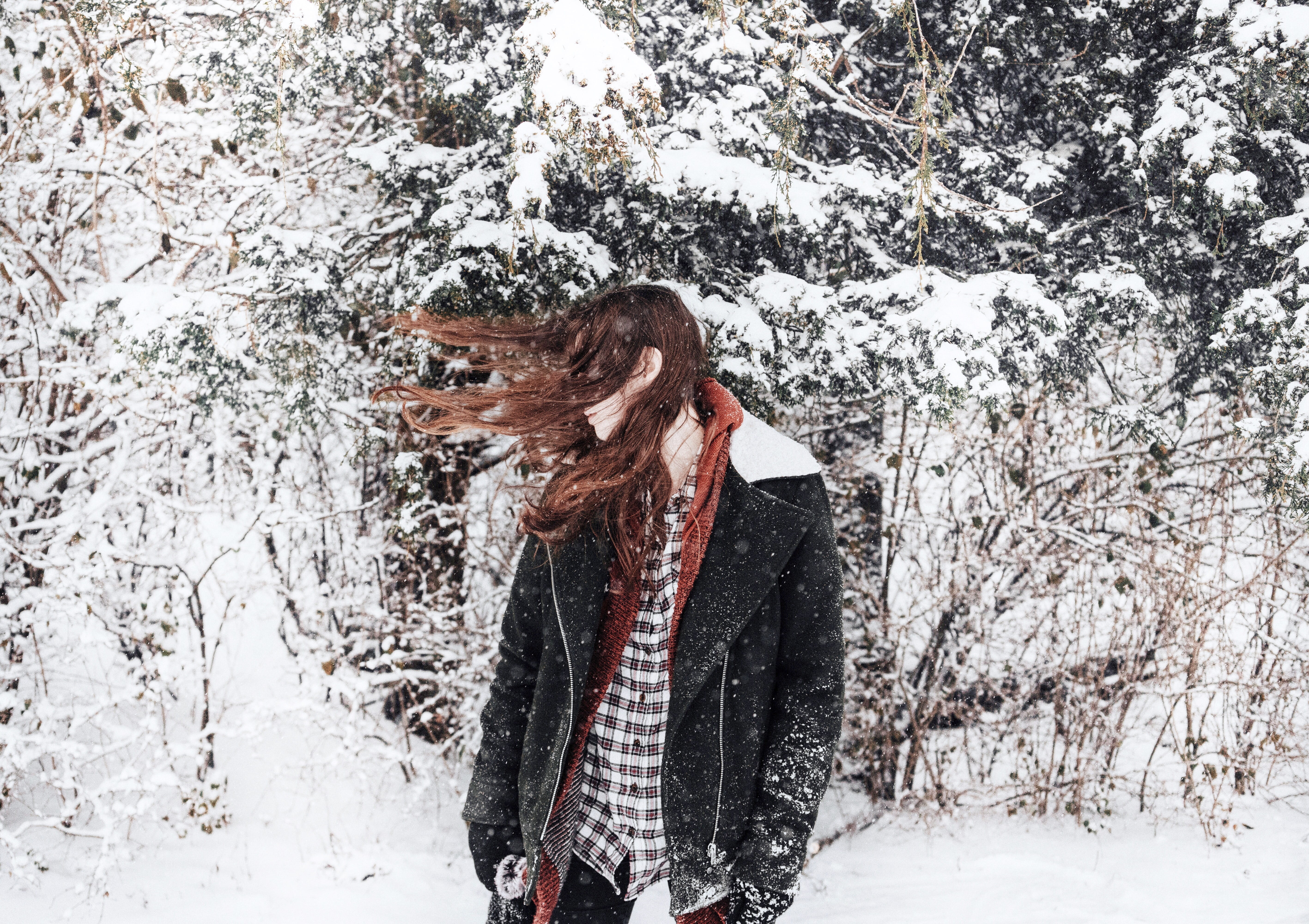 warm Clothing, windblown, only women, snowing, one Person, lady, hairstyle, forest, cold - Temperature, young adult, woman, adult, water Form, happiness, HD Wallpaper