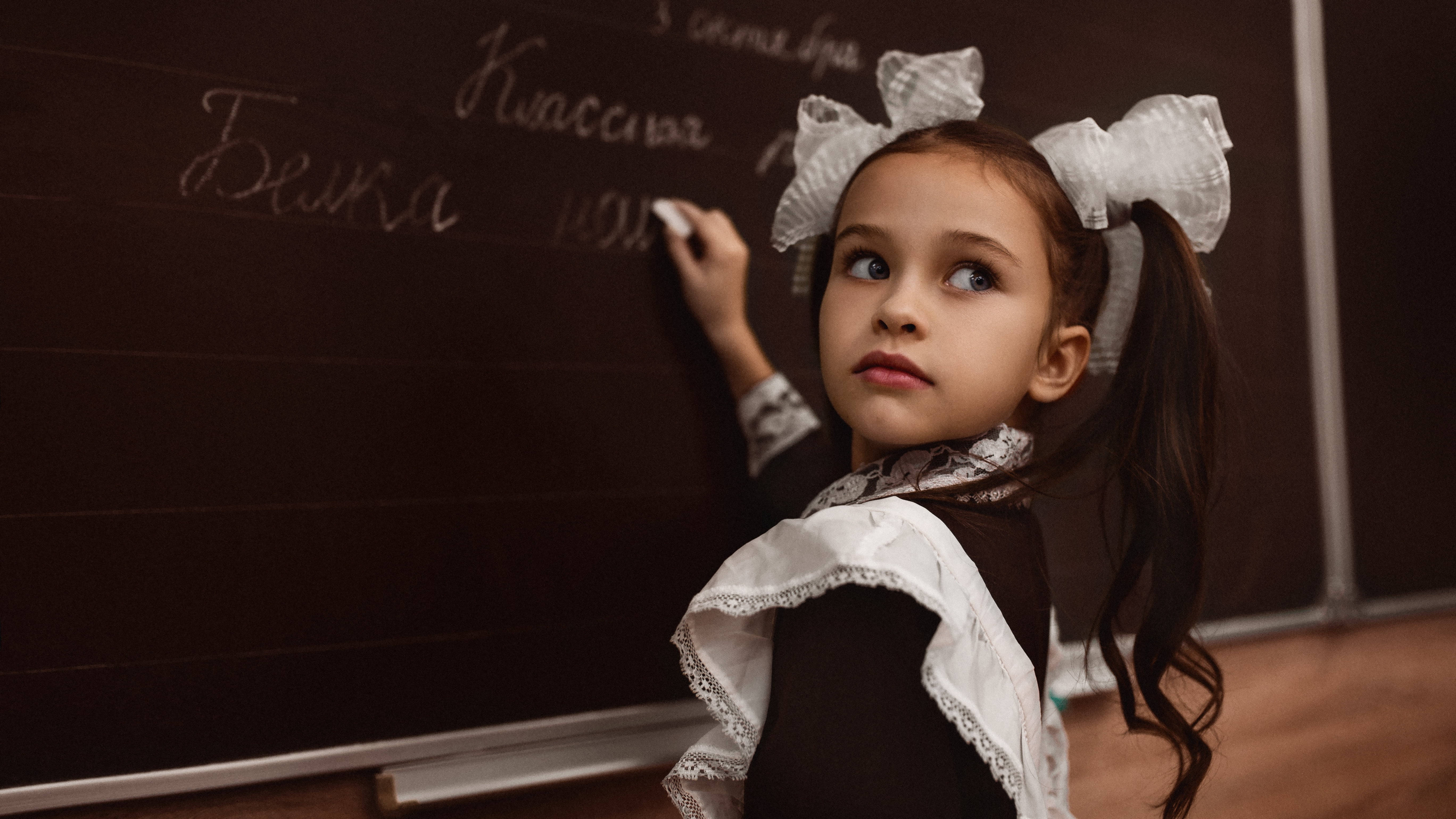 5K, tails, apron, schoolgirl, look, bows, dress, lesson, girl, school, Alexei Batalov, student, Board, child, form, HD Wallpaper