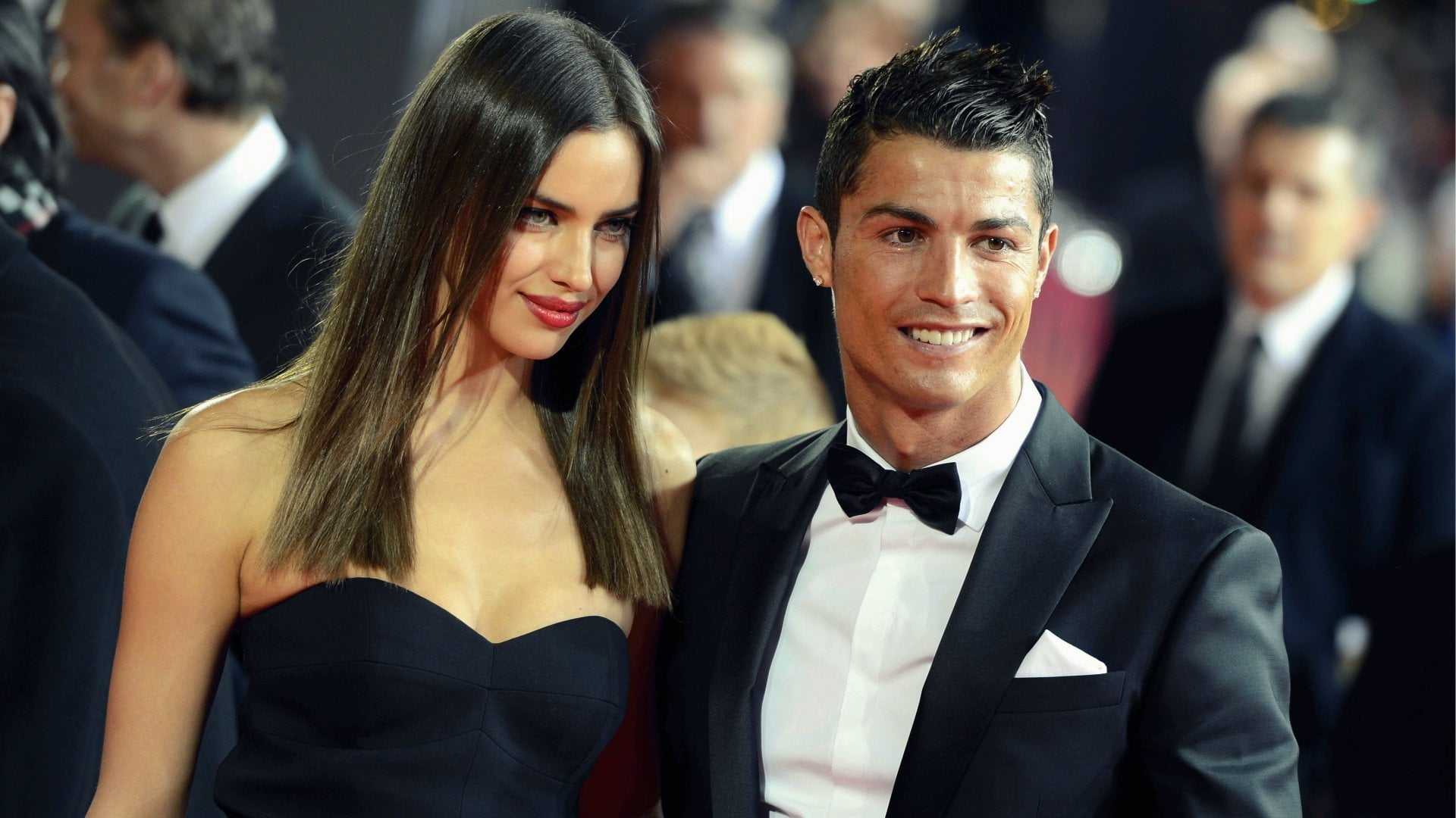 females, 1080P, meeting, men, ronaldo, happiness, suit, fashion, white Collar Worker, human Age, image Type, businessman, mature men, looking, Soccer, HD Wallpaper