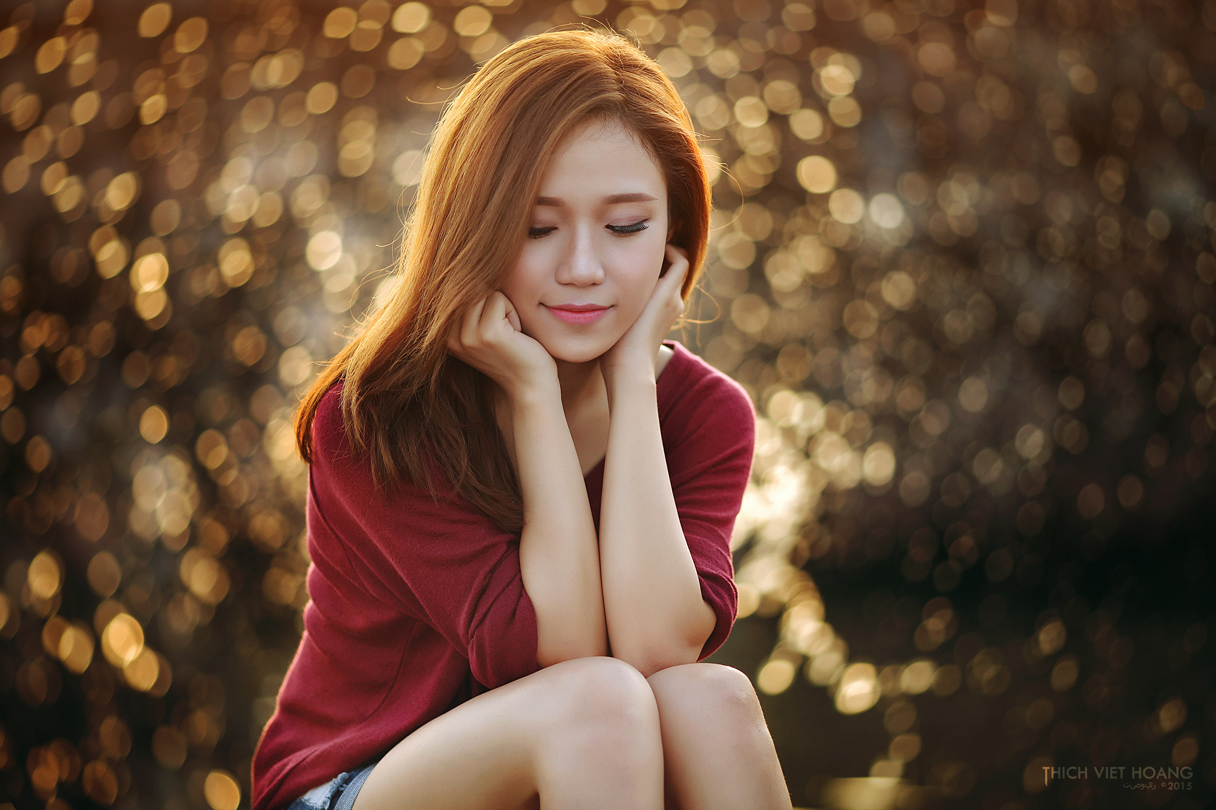 leisure activity, focus on foreground, casual clothing, lifestyles, young women, contemplation, teenager, brunette, hand on chin, portrait, three quarter length, HD Wallpaper