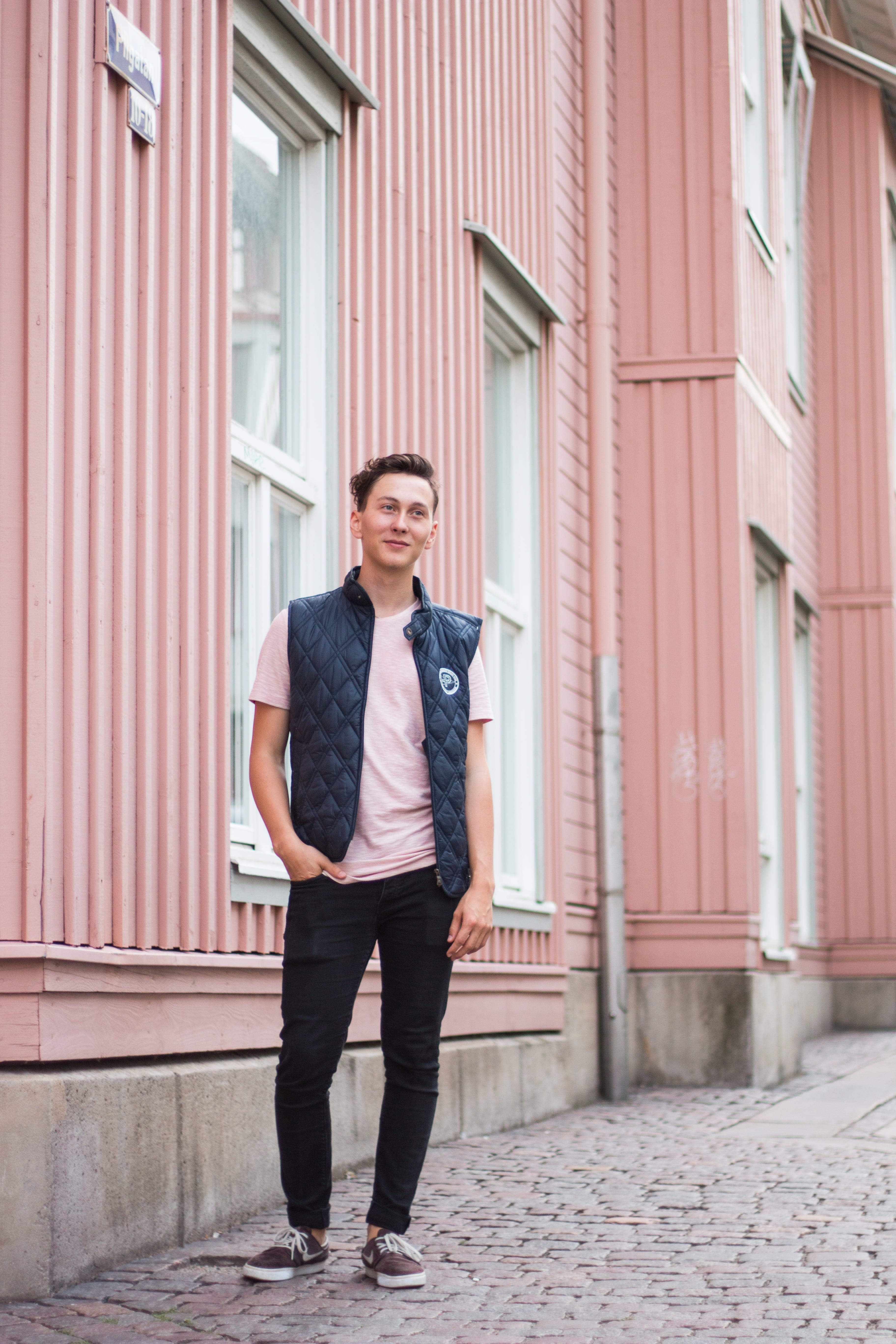casual clothing, wearing, wall, 5K, day, quilted, adult, building, painted, fashion, shirt, model, beside, posing, vest, front view, looking at camera, Phone HD Wallpaper