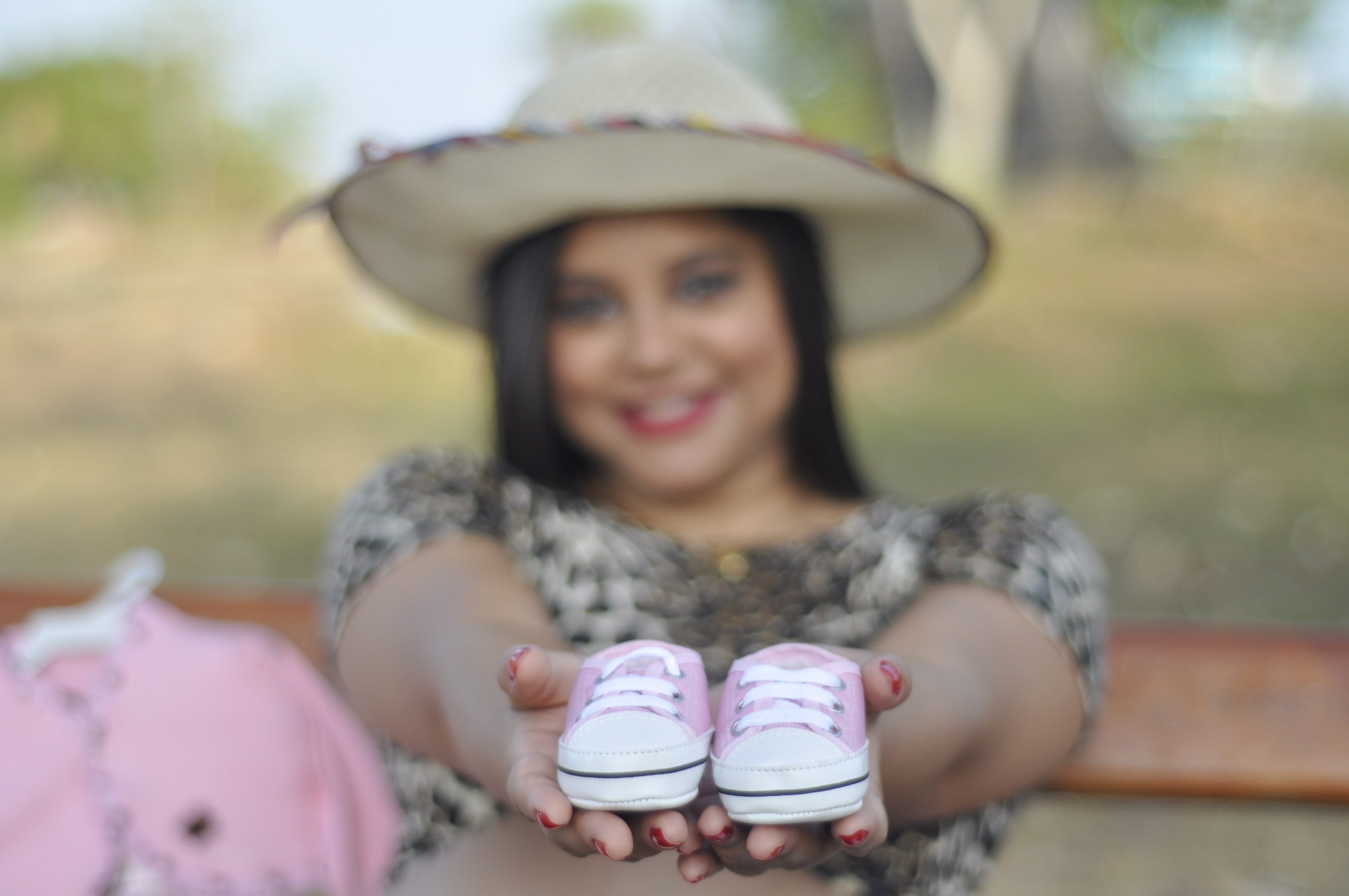 focus on foreground, happiness, love, day, woman, clothing, childhood, hair, smiling, one person, maternity test, mother, emotion, portrait, food and drink, HD Wallpaper