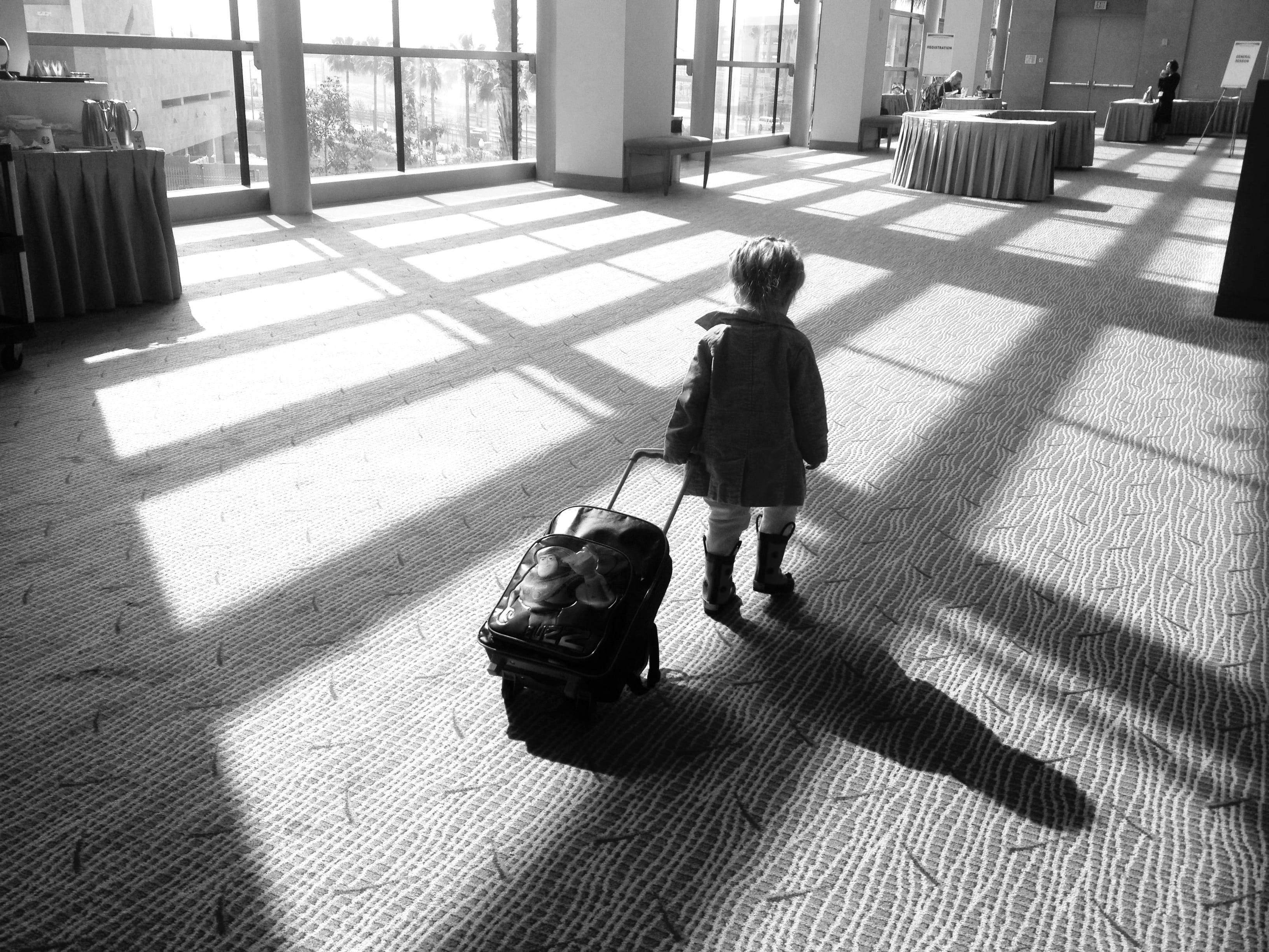 lifestyles, transportation, scale, full length, tourist, hairstyle, girl, walking away, toddler, shadow, one, journey, rear view, photo, outdoors, women, HD Wallpaper