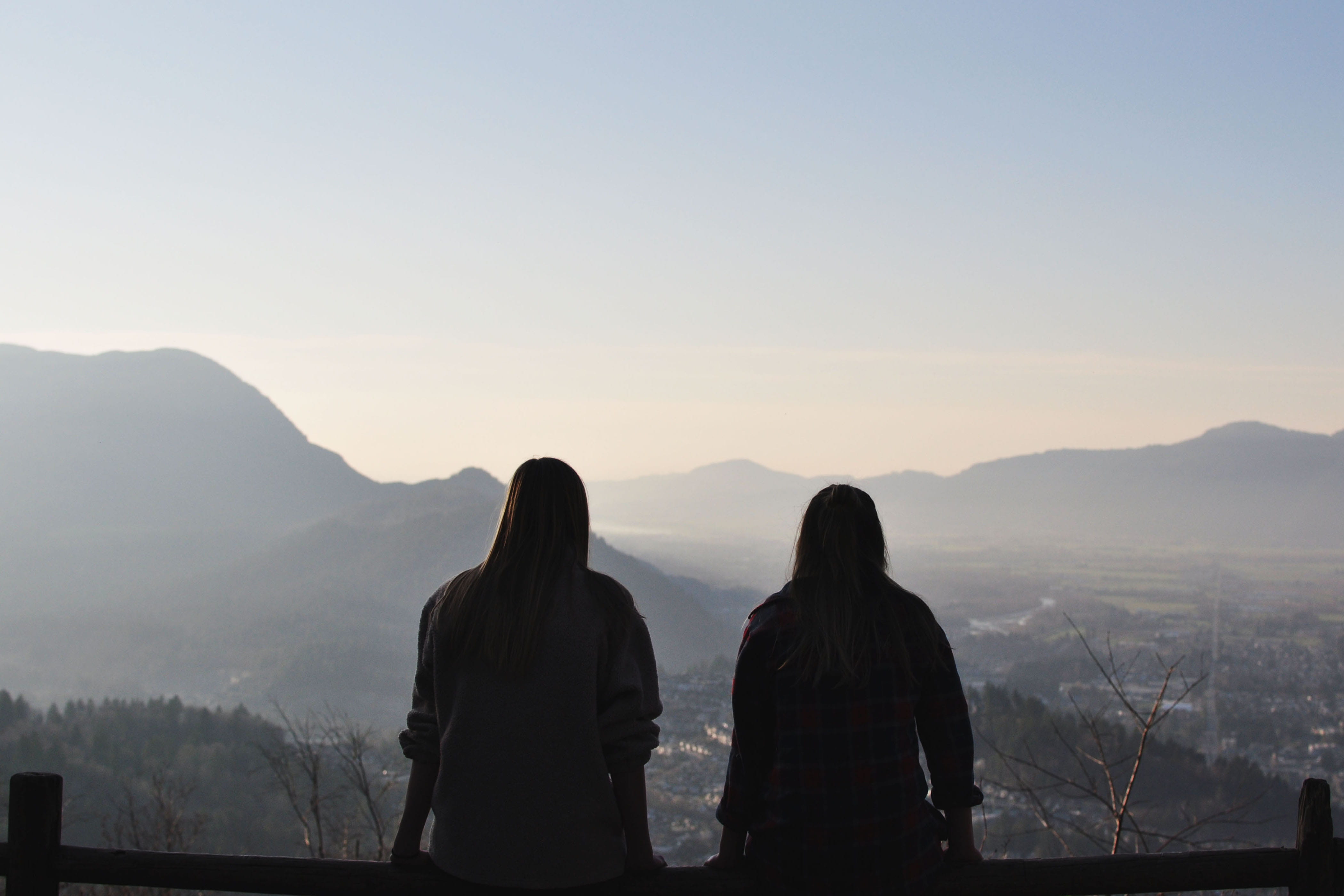 friendship, lifestyles, women, blue, canada, mountain range, girls, togetherness, community, looking at view, sky, leisure activity, nature, real people, HD Wallpaper
