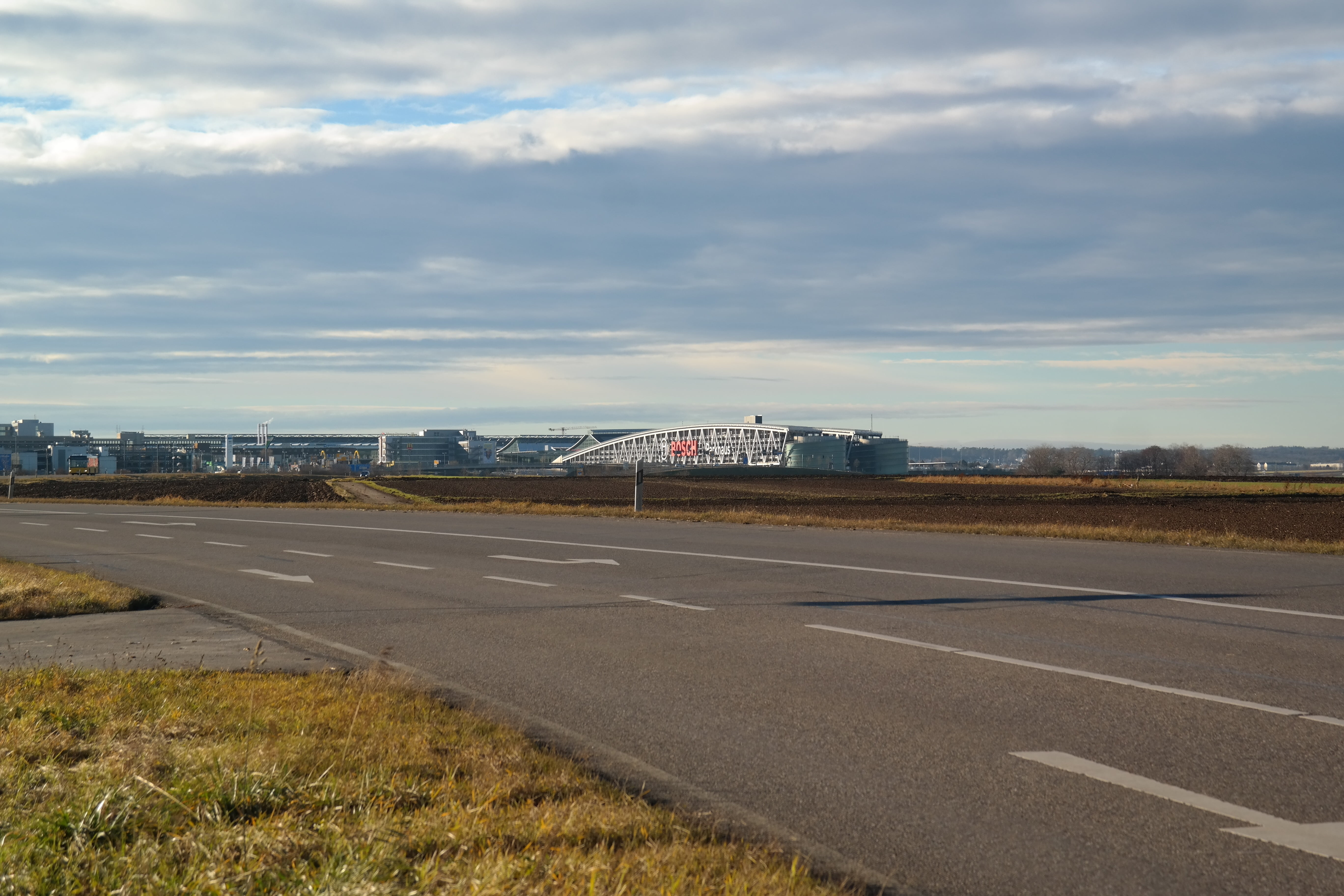 asphalt, bosch bridge, empty road, marking, nature, outdoors, dividing line, cloud - sky, transportation, bosch car garage, built structure, road marking, HD Wallpaper