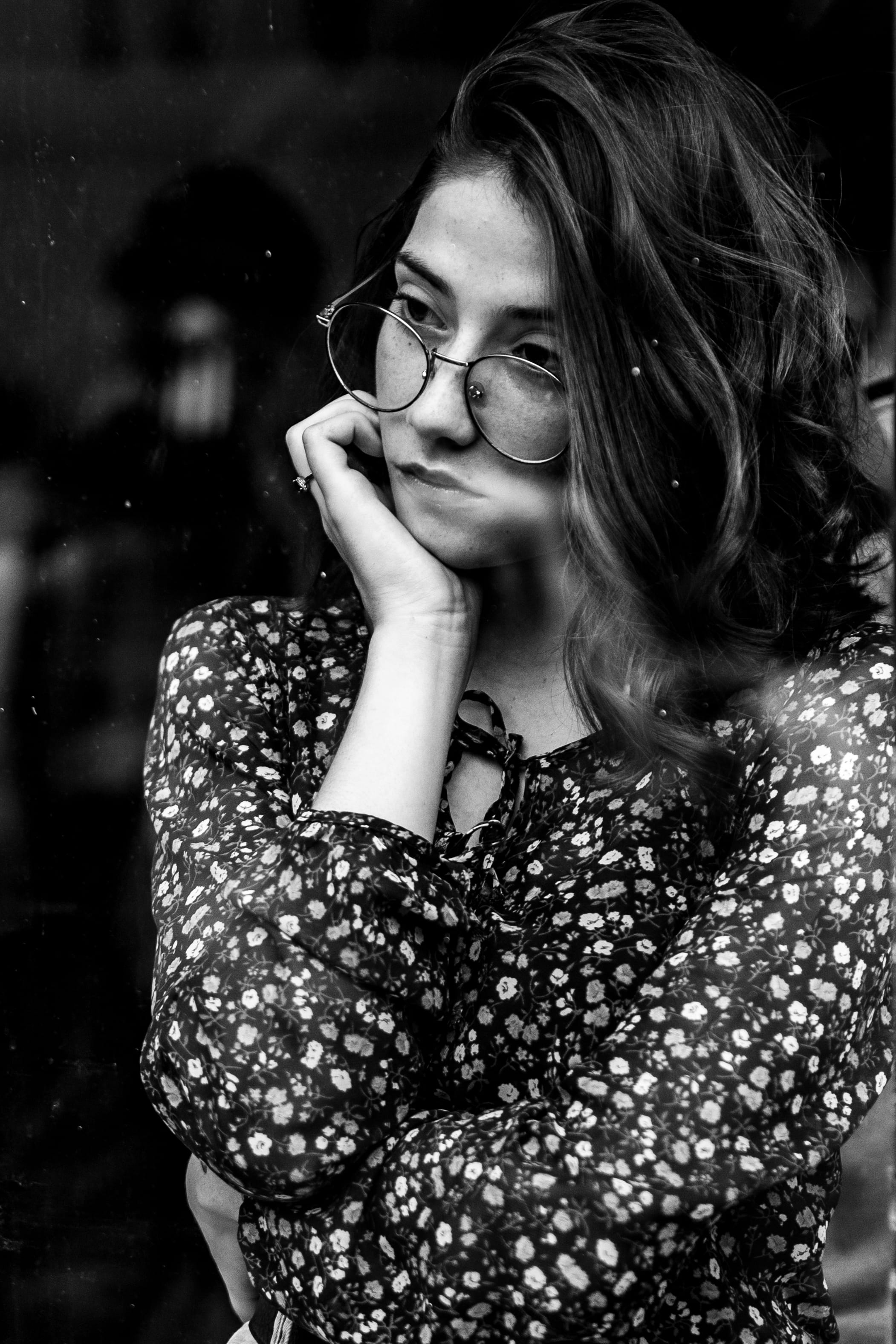 attractive, fashion, lady, person, feminine, looking, 2K, lips, waist up, women, hands, leisure activity, black and-white, focus on foreground, casual clothing, Phone HD Wallpaper