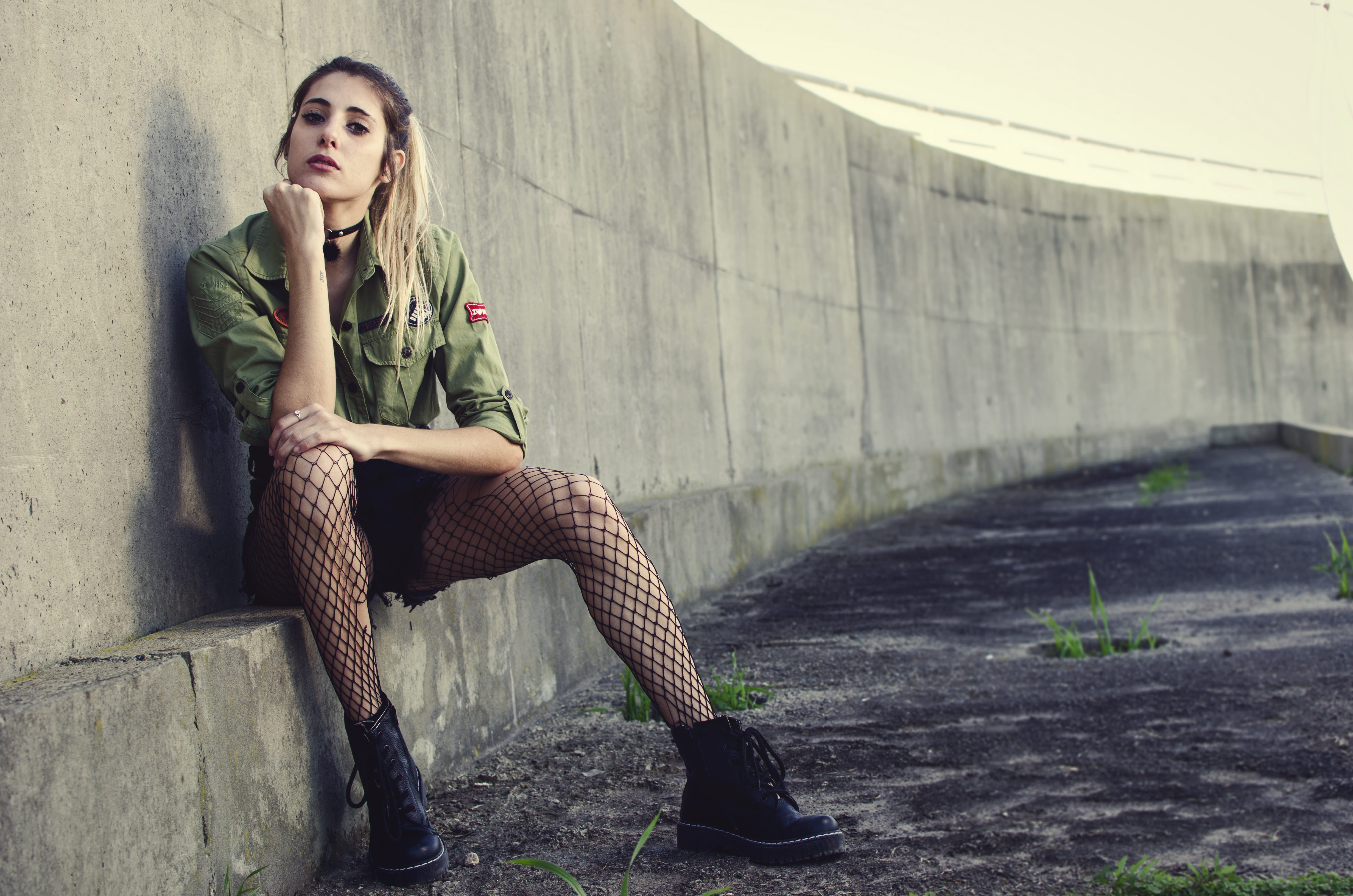 architecture, hairstyle, urban, woman, lifestyles, wall, real people, sitting, outdoors, person, one person, gray, lady, portrait, beauty, photoshoot, daytime, HD Wallpaper
