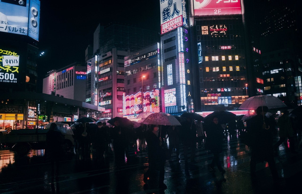 built structure, rain, 720P, rainy season, office building exterior, illuminated, real people, outdoors, street, Asia, large group of people, urban, skyscraper, HD Wallpaper