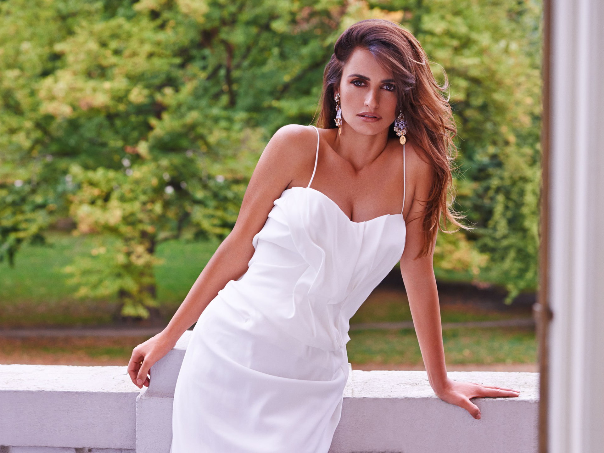 dress, balcony, 1080P, Penelope Cruz, actress, summer, white, beauty, HD Wallpaper