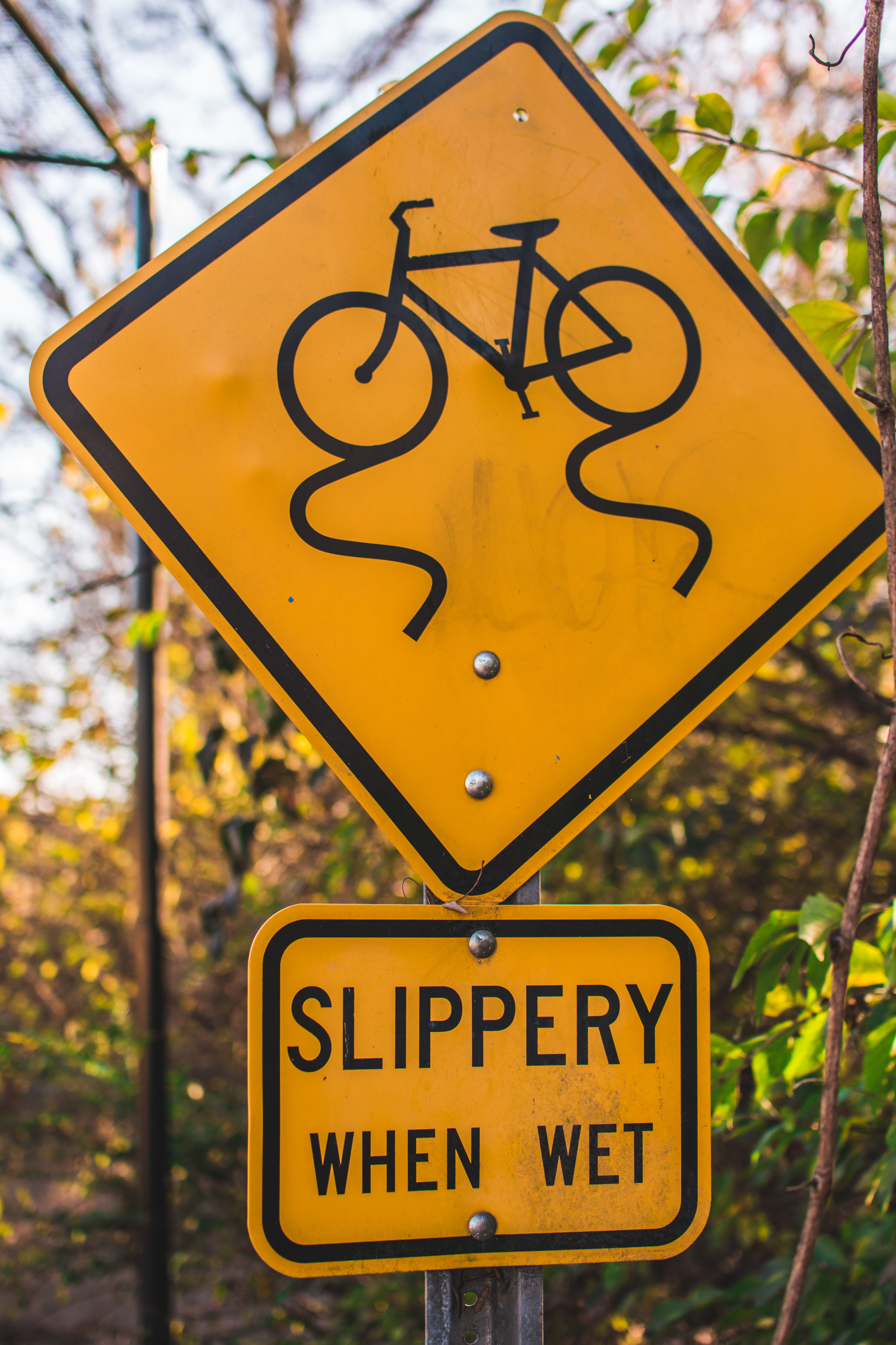 signal, focus on foreground, message, slippery, warning symbol, notice, 5K, outdoors, no people, day, black, danger, street sign, sign, capital letter, Phone HD Wallpaper