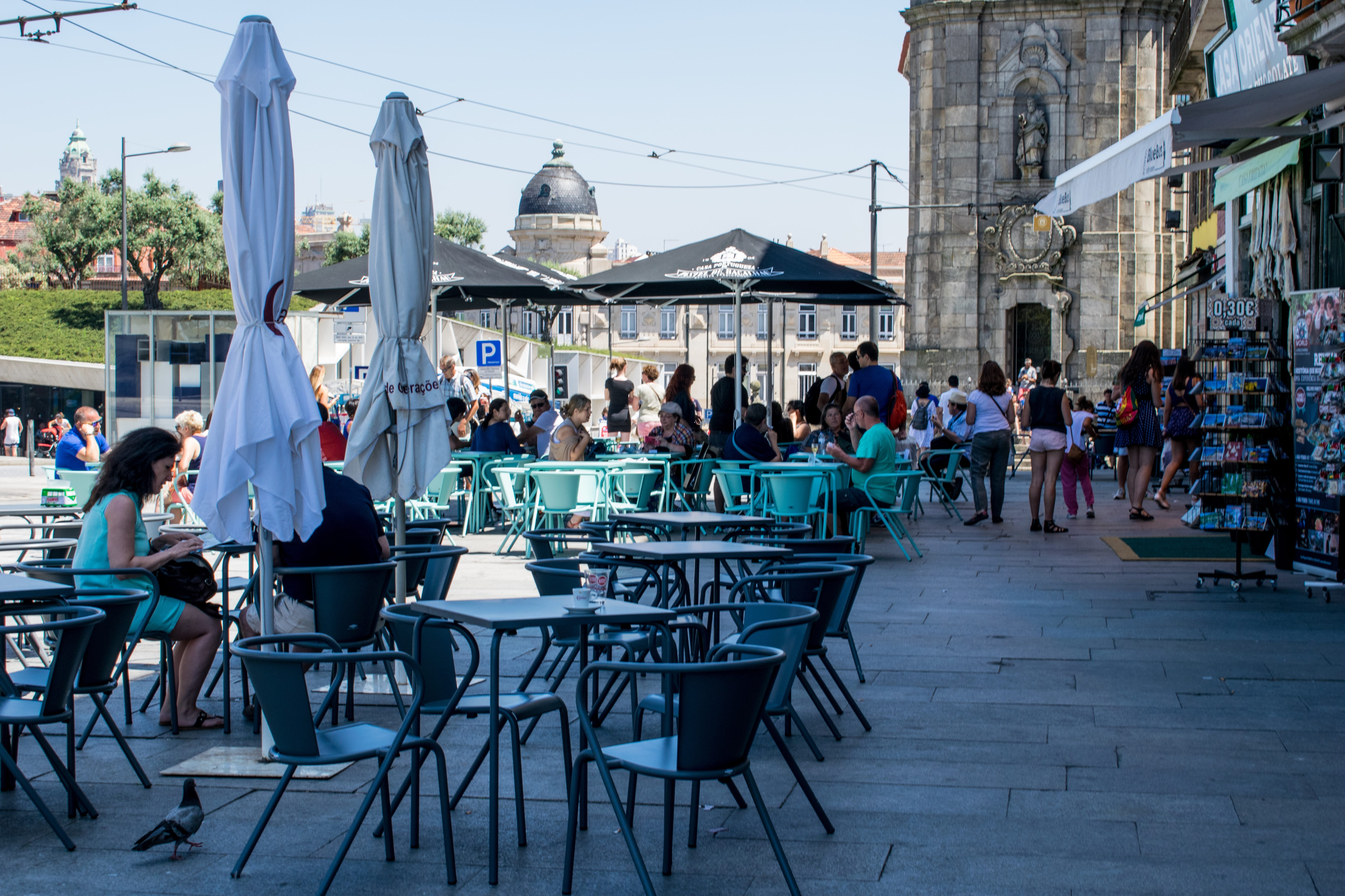 Porto, 5K, places, center, old, bars, men, building exterior, sidewalk cafe, chair, people, built structure, bar, lunch, old city, women, group of people, HD Wallpaper
