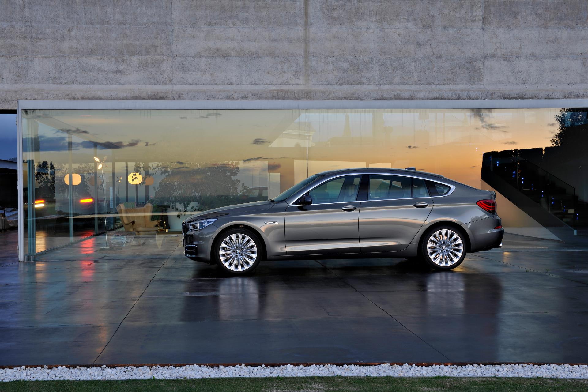 no people, architecture, building exterior, street, 1080P, road, wet, bmw, car, city, turismo, reflection, outdoors, motor vehicle, touring, day, flooring, HD Wallpaper