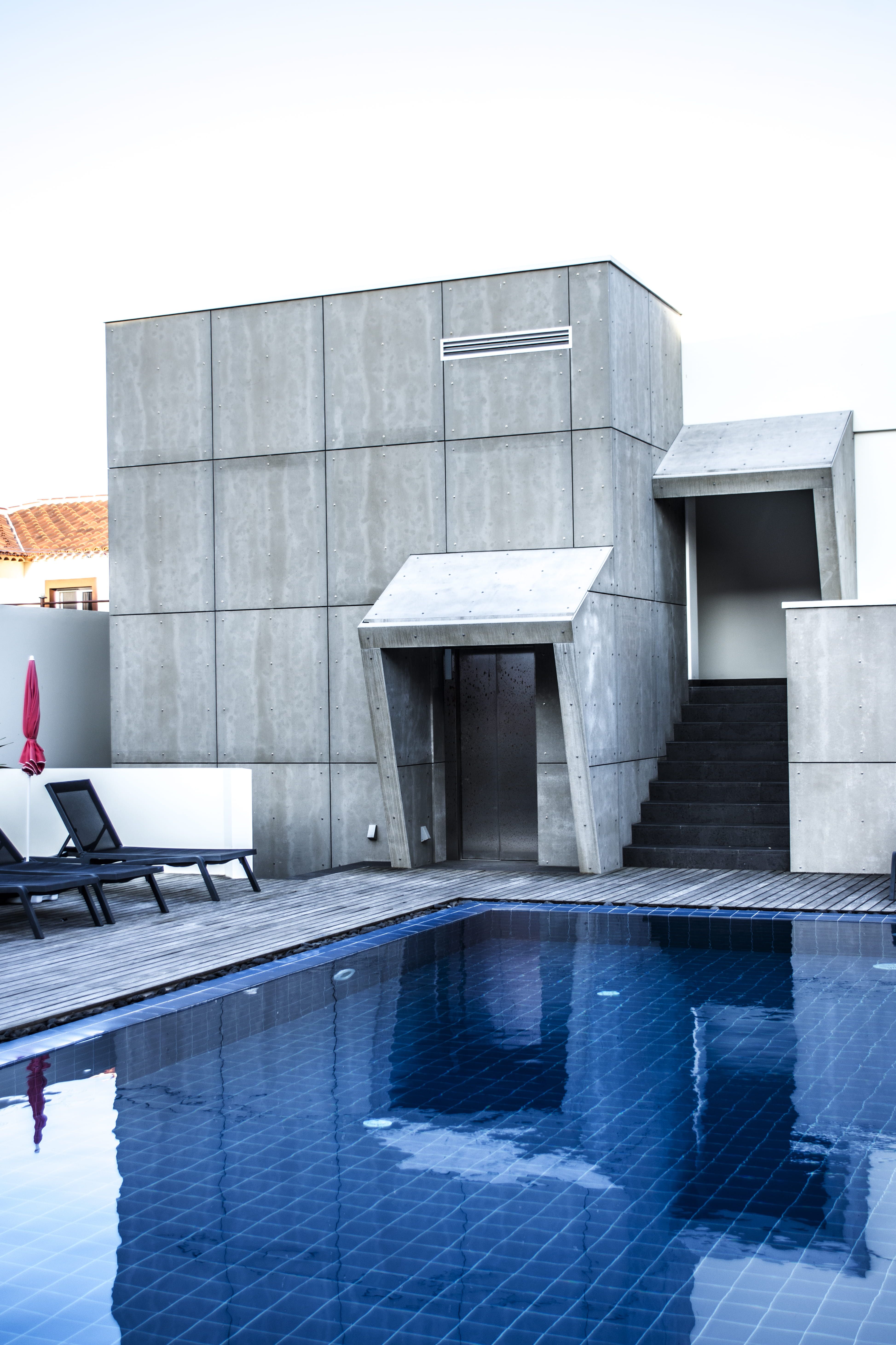 tiles, blue, water, day, no people, travel destinations, sunloungers, contemporary, futuristic, glass - material, architectural design, exterior, reflection, Phone HD Wallpaper