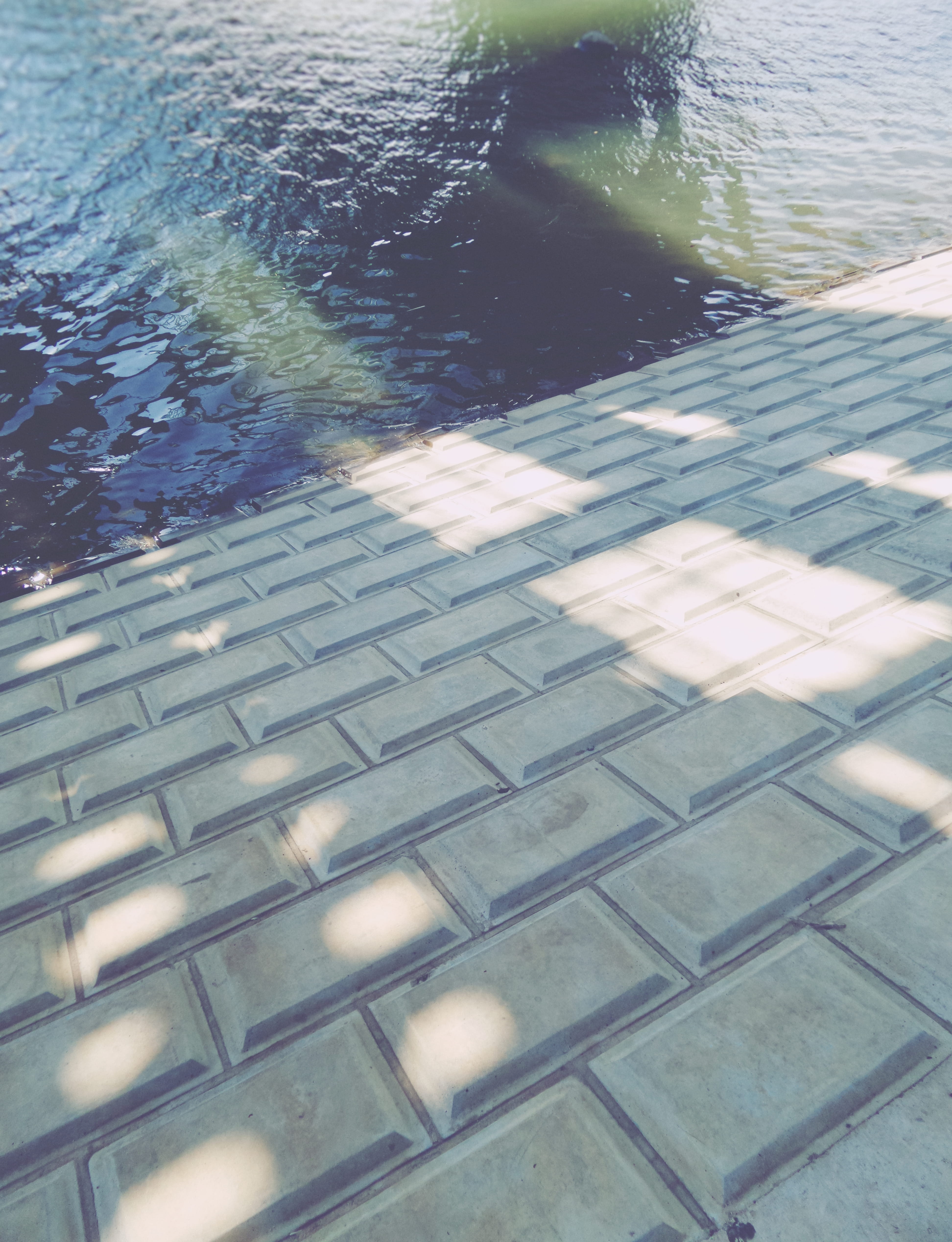 footpath, river, pattern, flooring, tiles, no people, swimming pool, shadows, plant, reflection, waterfront, geometry, squares, concrete, outdoors, rectangles, Phone HD Wallpaper