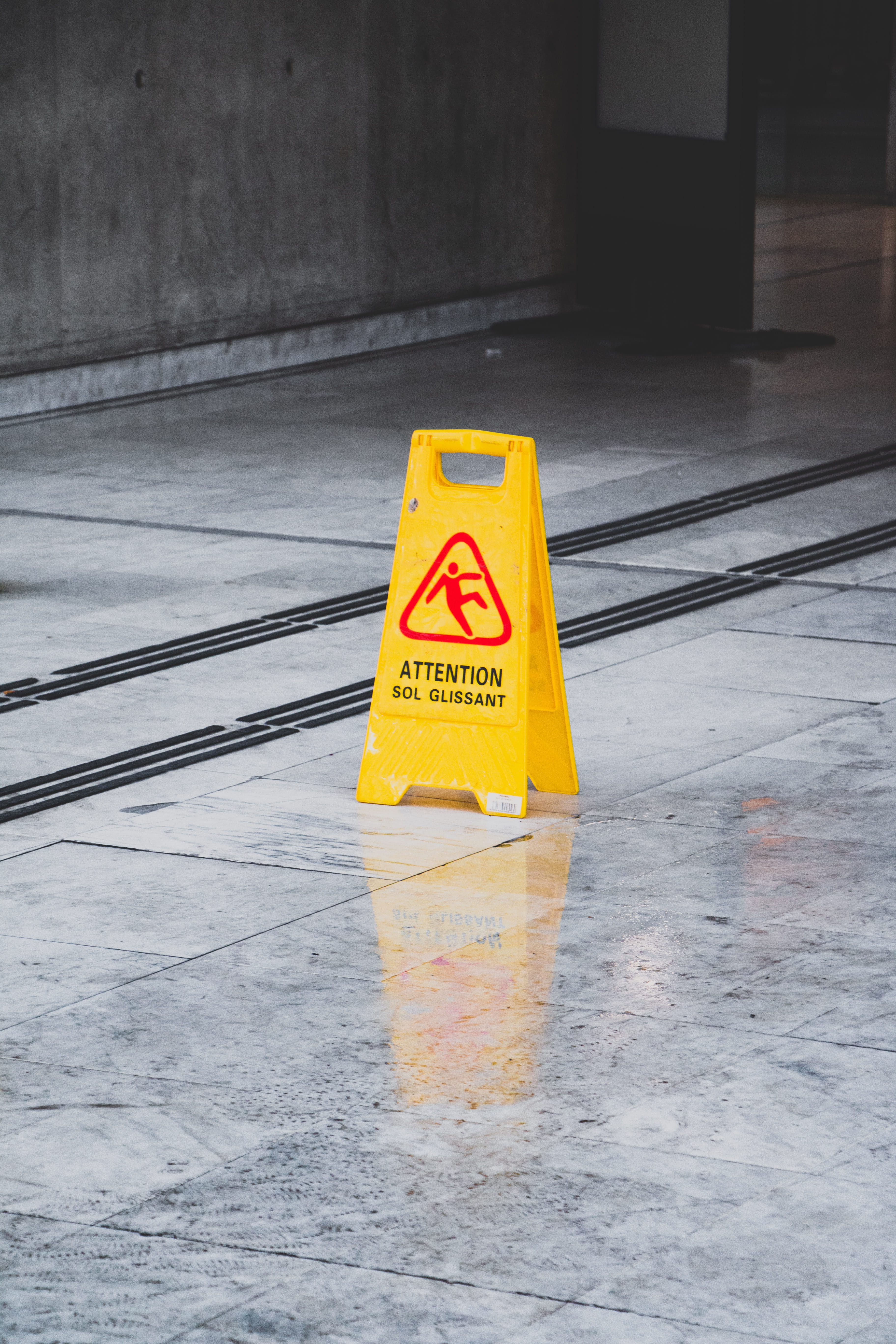 yellow, road warning sign, architecture, slippery, text, outdoors, security, protection, tiled floor, city, sign, wet, communication, risk, flooring, warning sign, Phone HD Wallpaper