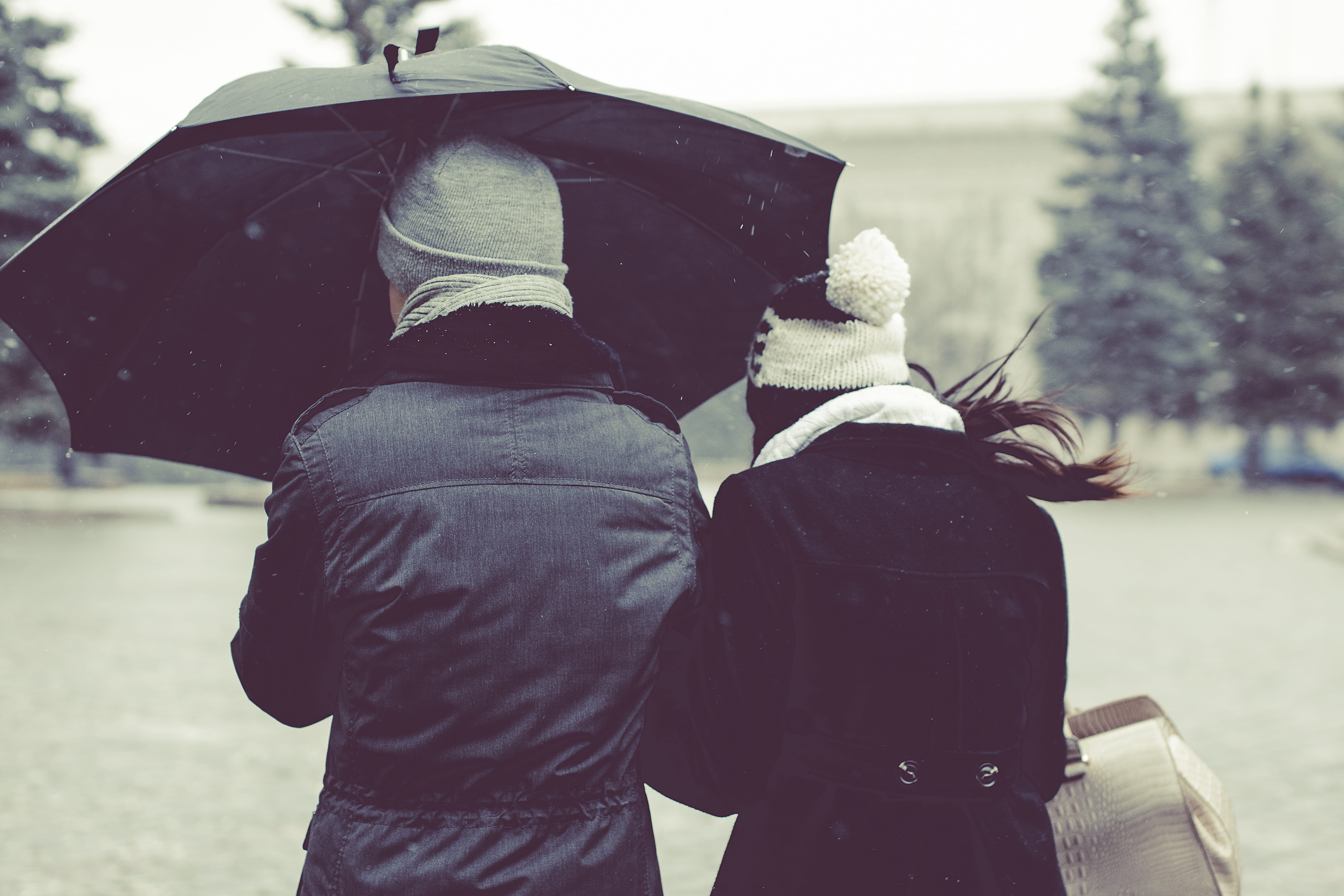 shallow, person, lifestyles, two, love, adult, photography, outdoors, together, focus on foreground, shelter, woman, rear view, young adult, rain, clothing, HD Wallpaper