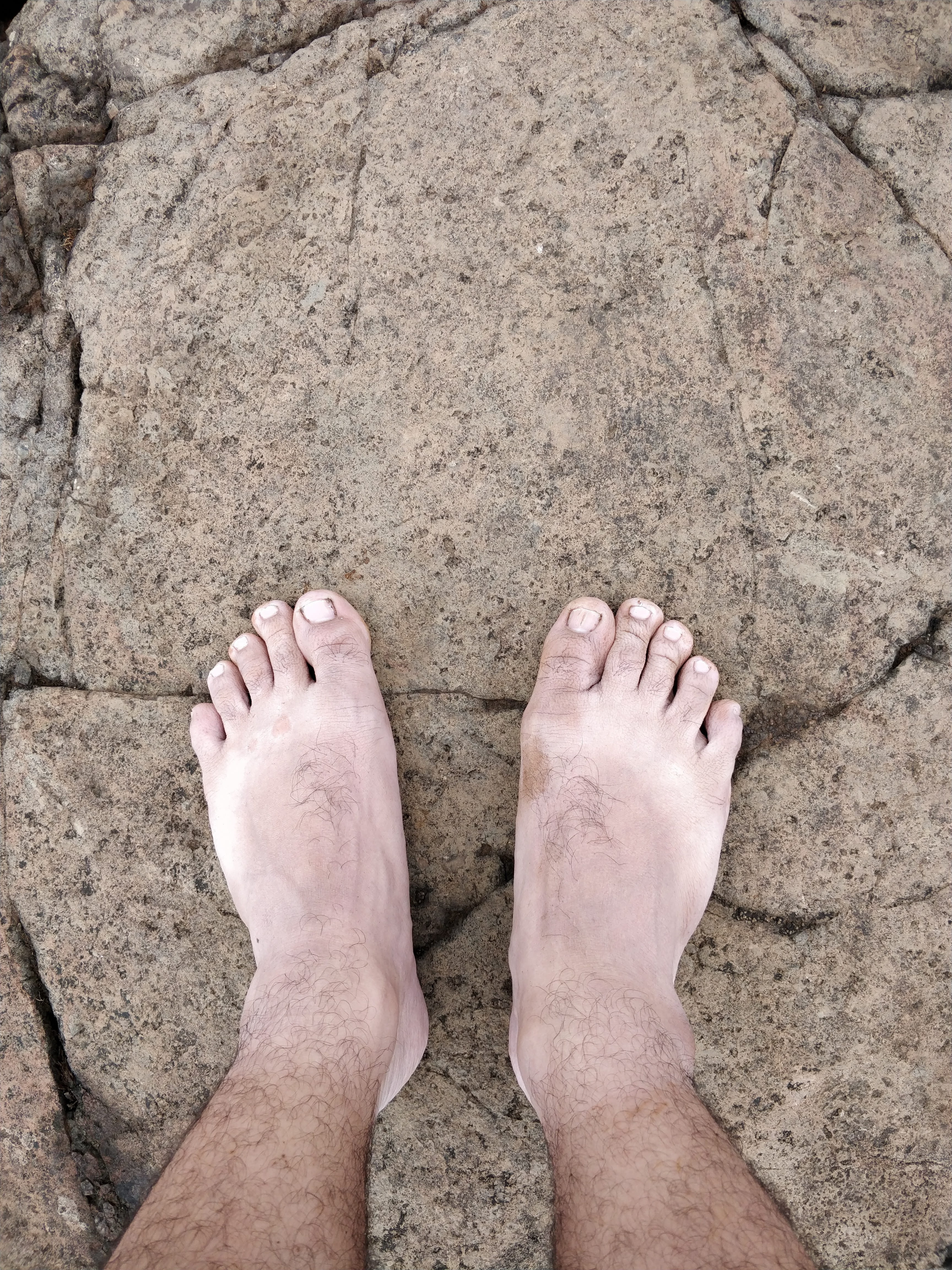 human leg, lifestyles, dirty, machiprabal, runner, wet, trek, mountain, mobile photography, day, toenail, one person, real people, human limb, soaked, leisure activity, Phone HD Wallpaper