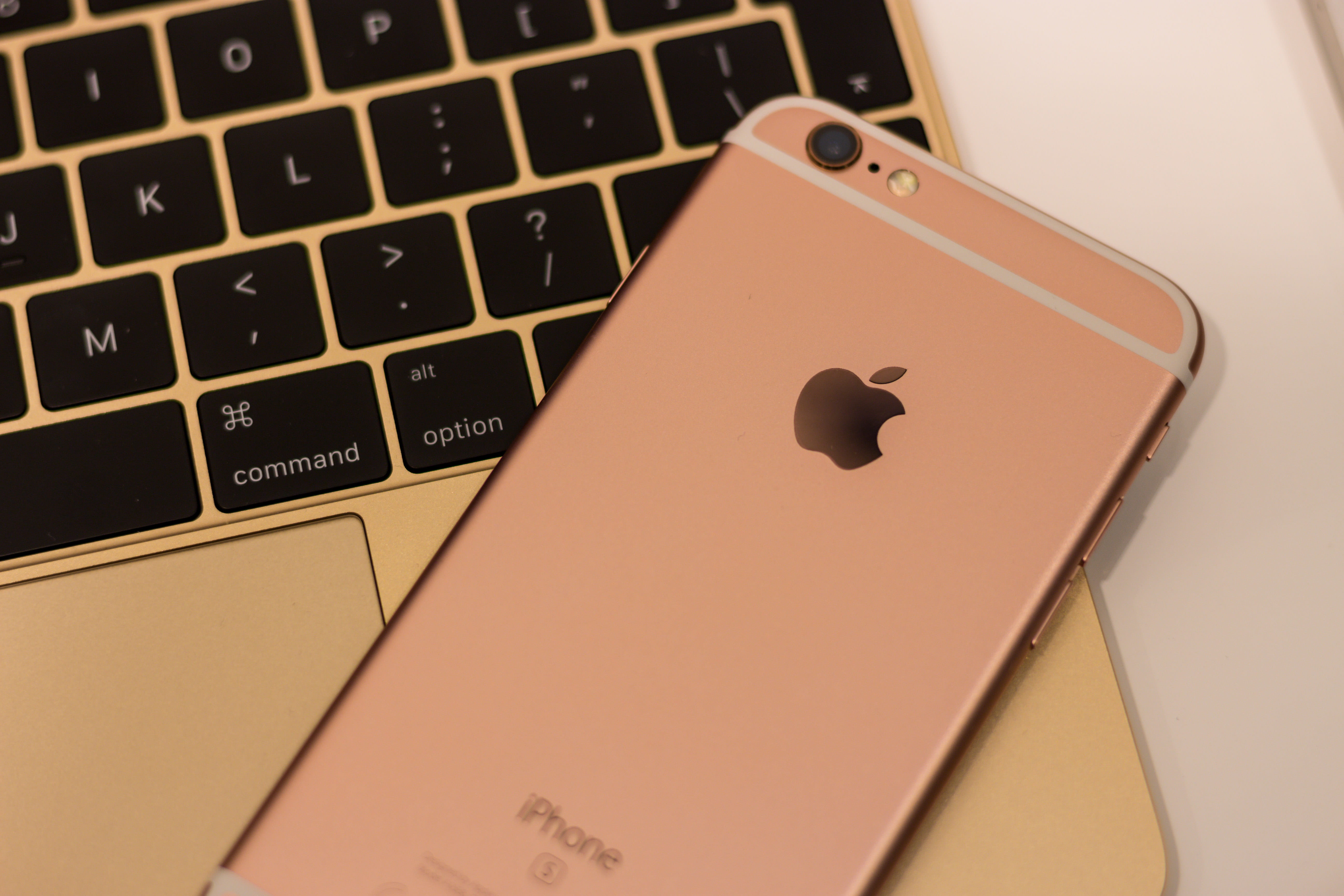 macbook, apple devices, s, computer part, computer, iphone 6s, text, device, no people, cellphone, focus, indoors, technology, rose, close-up, computer key, HD Wallpaper